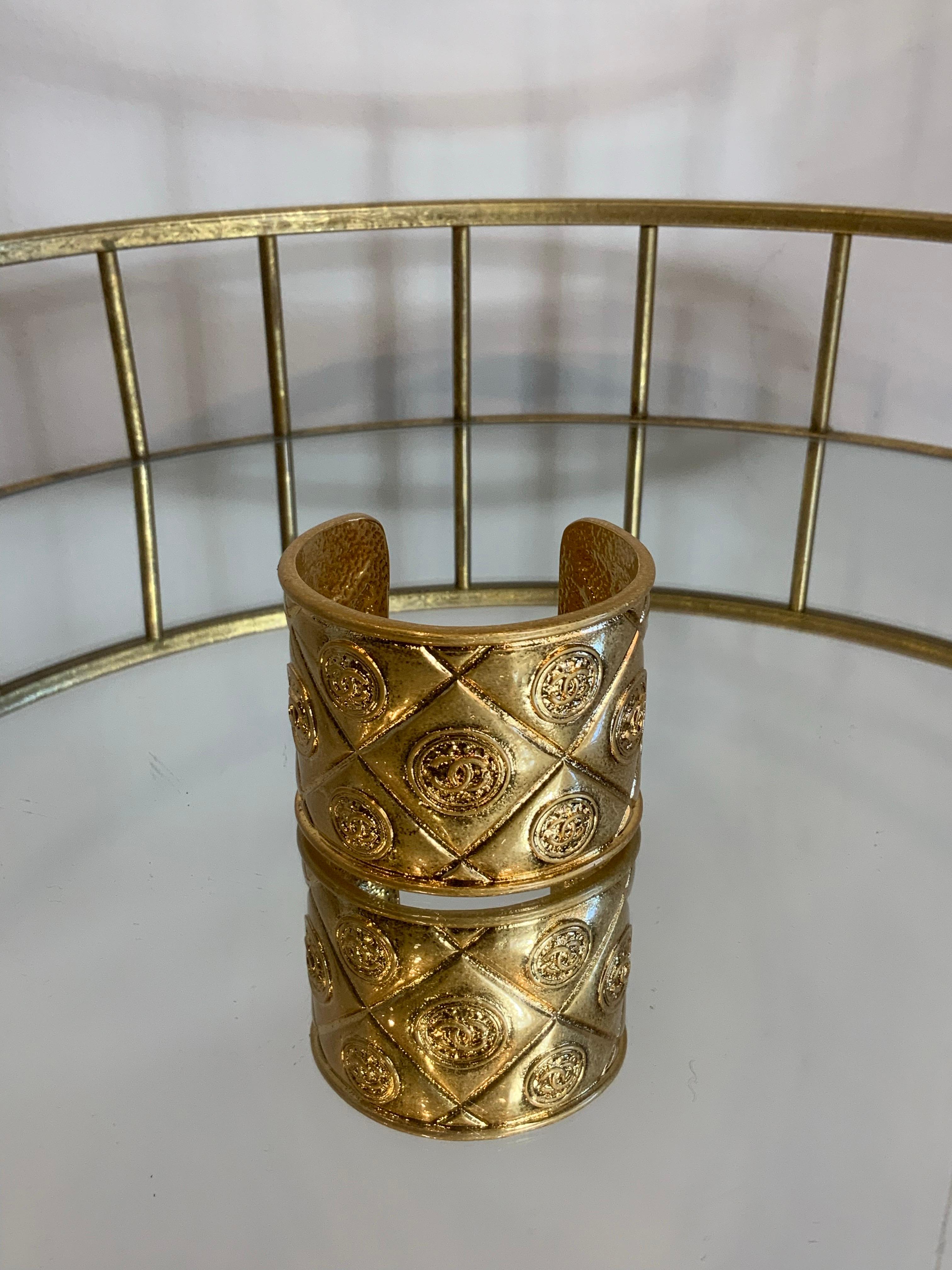 Chanel CC pulsera de oro en venta 1