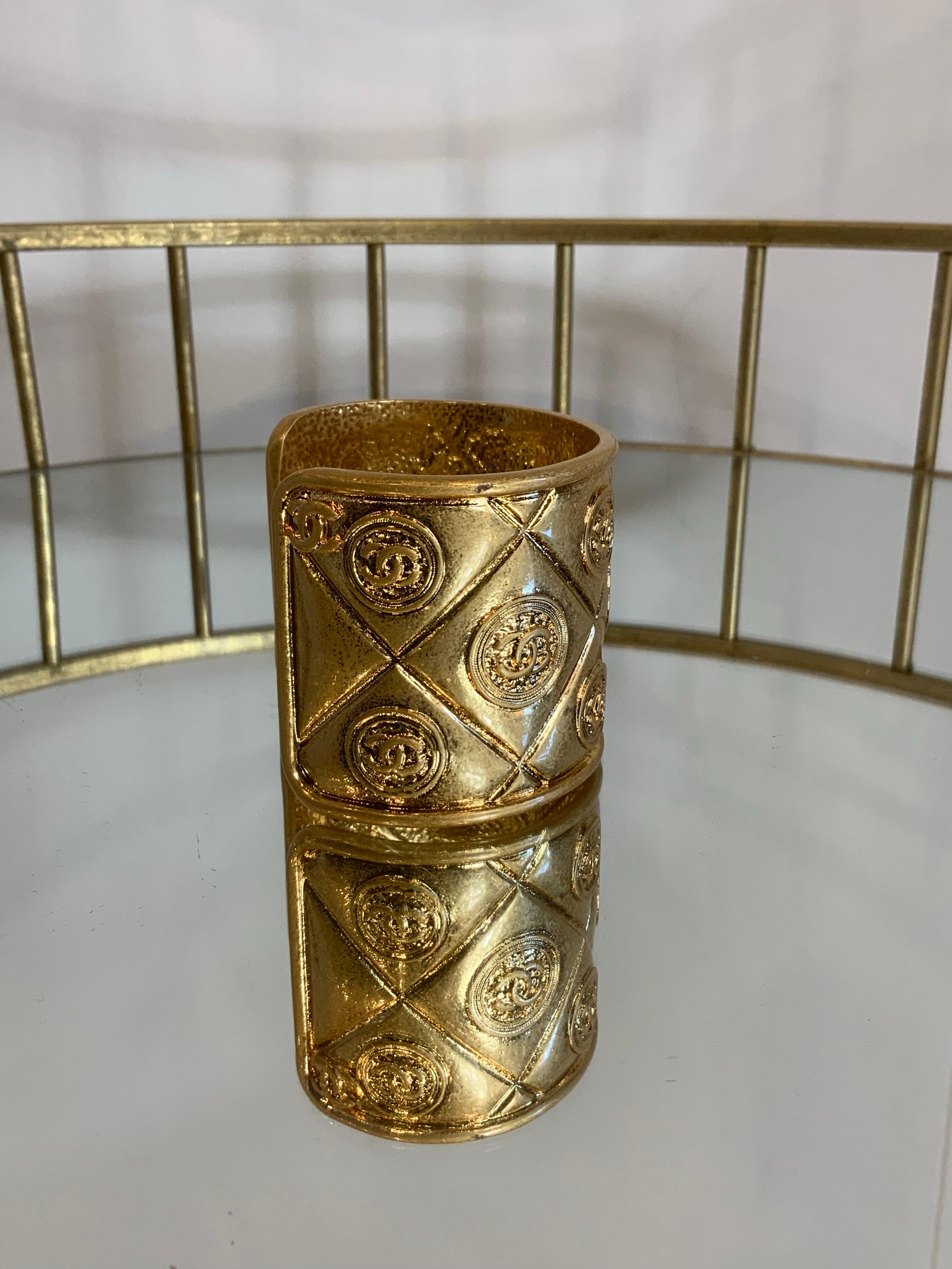 Chanel CC pulsera de oro en venta 2
