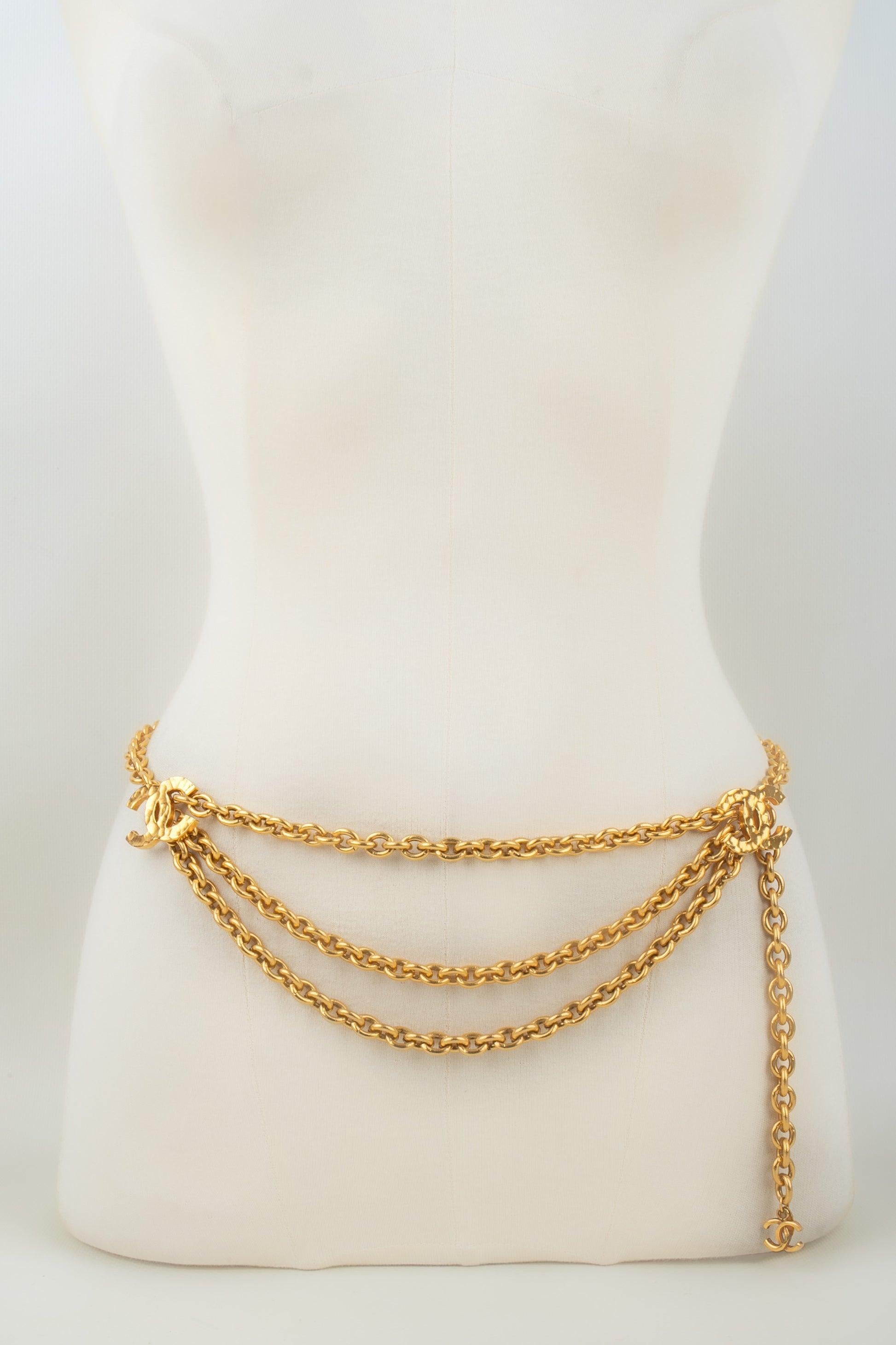 Chanel - (Made in France) Golden metal chain belt from the 1980s.

Additional information:
Condition: Very good condition
Dimensions: Length: 85 cm
Period: 20th Century

Seller Reference: CCB16