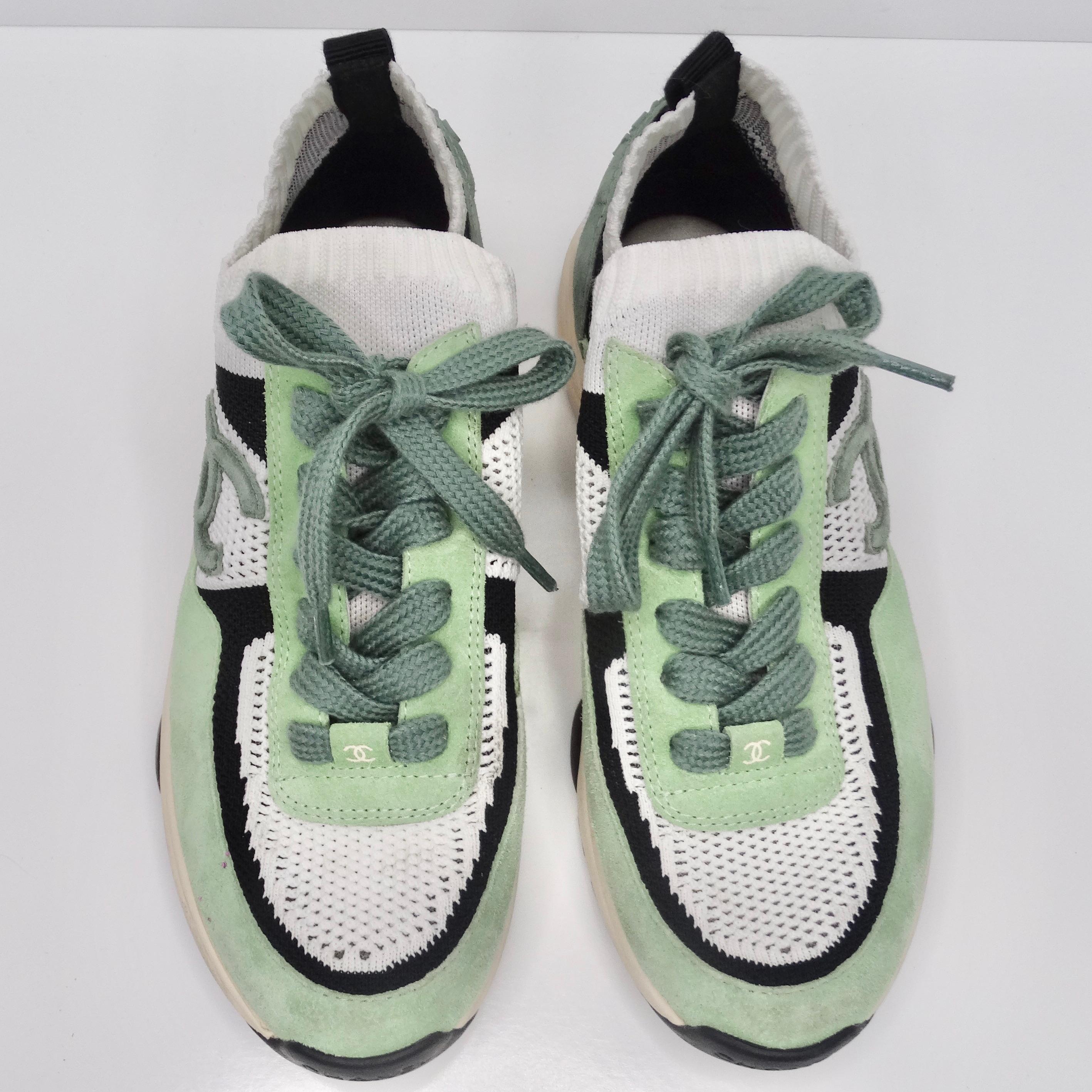Get your hands on the Chanel CC Green Knit Trainers – a stylish and versatile addition to your footwear collection. These classic Chanel trainer-style sneakers combine comfort and luxury in a sleek design.

Crafted with knit panels, these trainers