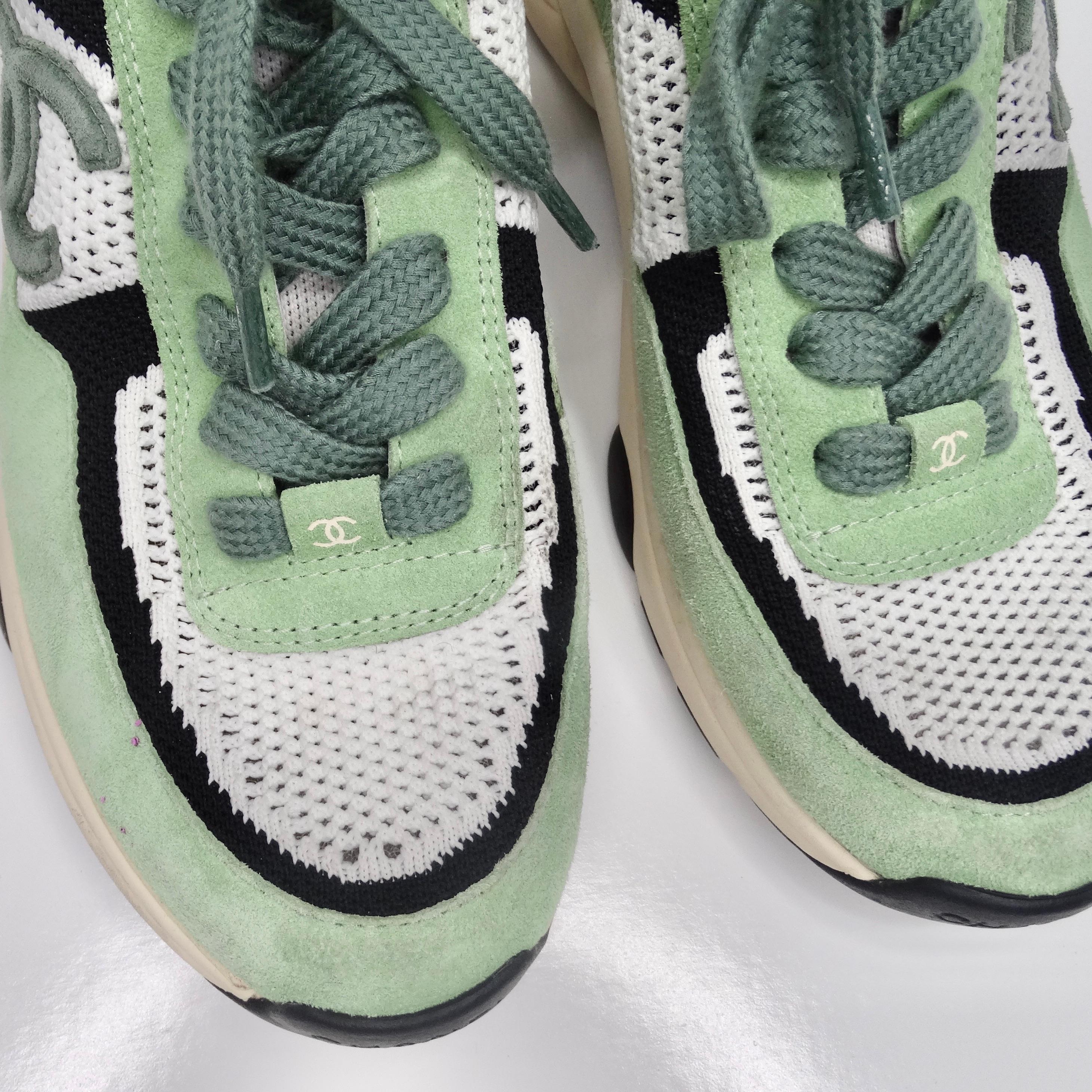 Chanel CC Green Knit Trainers In Excellent Condition In Scottsdale, AZ