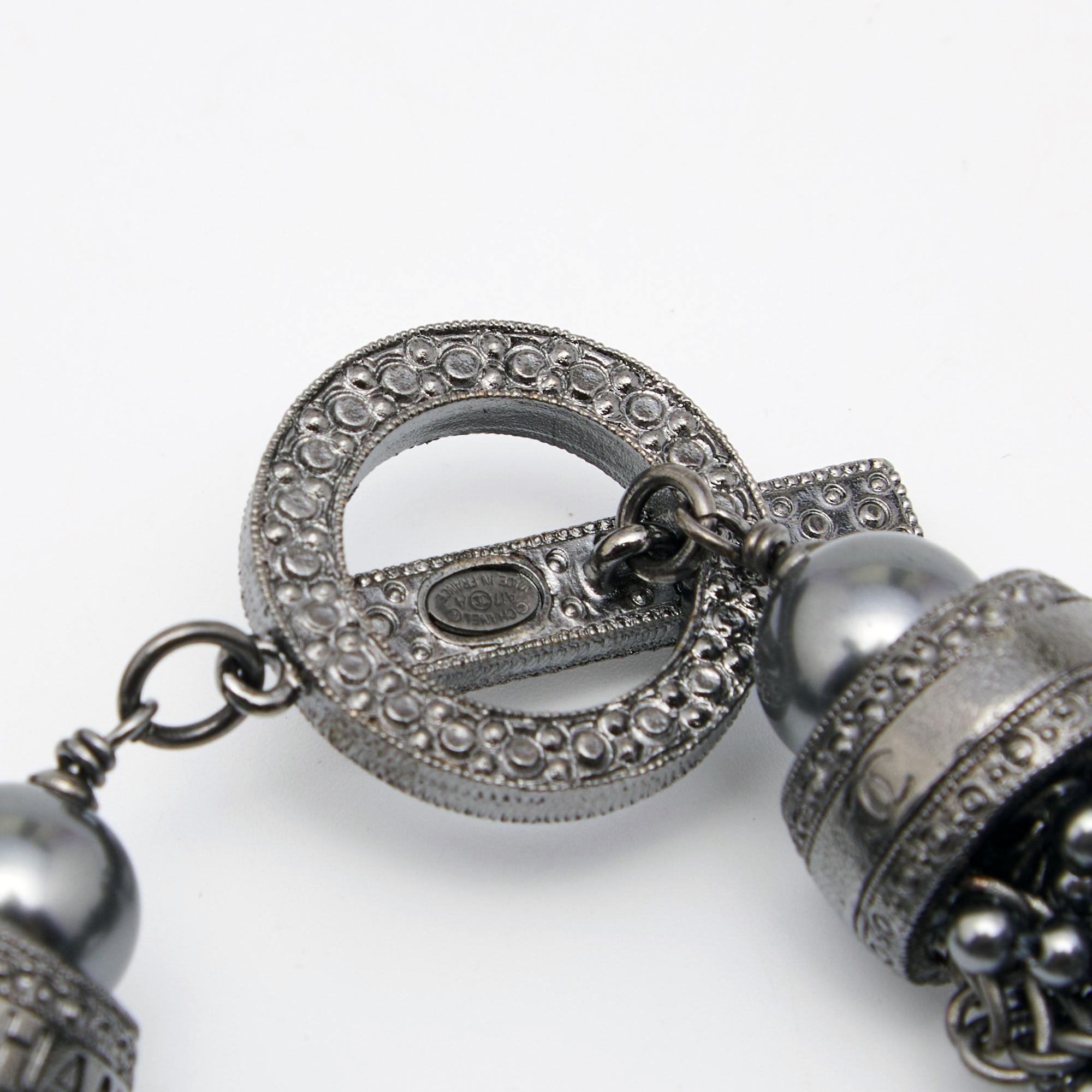 Chanel CC Grey Faux Pearls Gunmetal Tone Bracelet In Good Condition In Dubai, Al Qouz 2