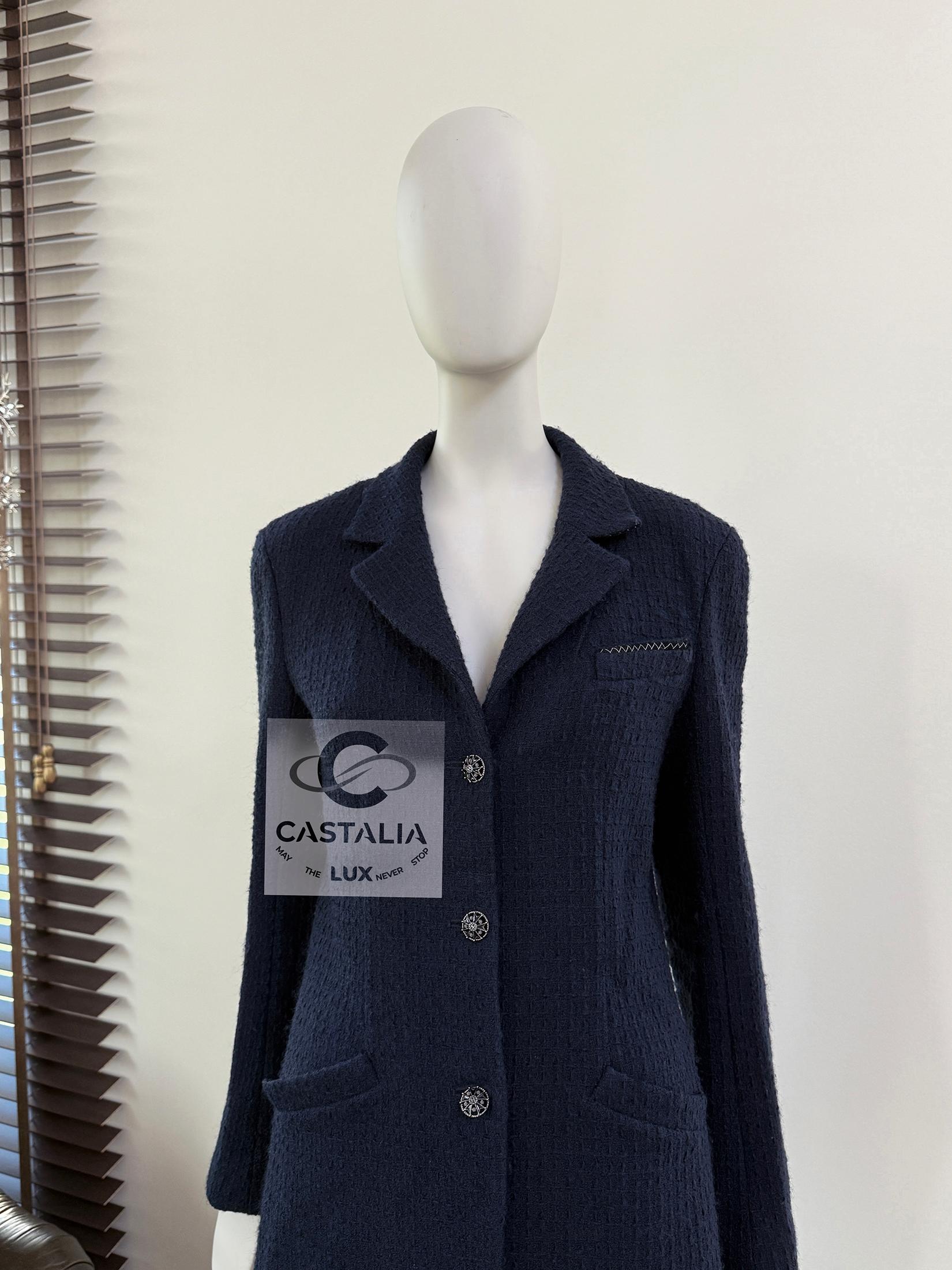 Chanel CC Gripoix Buttons Navy Tweed Jacket 38 FR In Excellent Condition In Dubai, AE