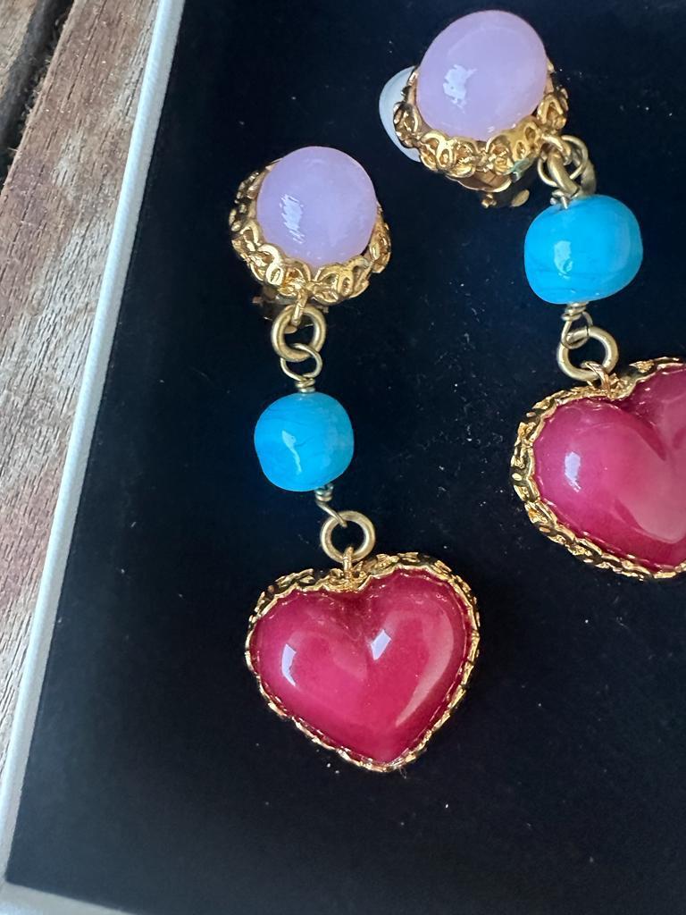 Chanel CC Collection 28 Gripoix Pink Heart Glass Pearl Earrings.

Rare CHANEL CC Gripoix heart glass earrings in very good condition.

Limited Edition...Collectors item!

Approximate Measurements: Length 3.2”, Width 0.9”

Comes with box. Non-Chanel