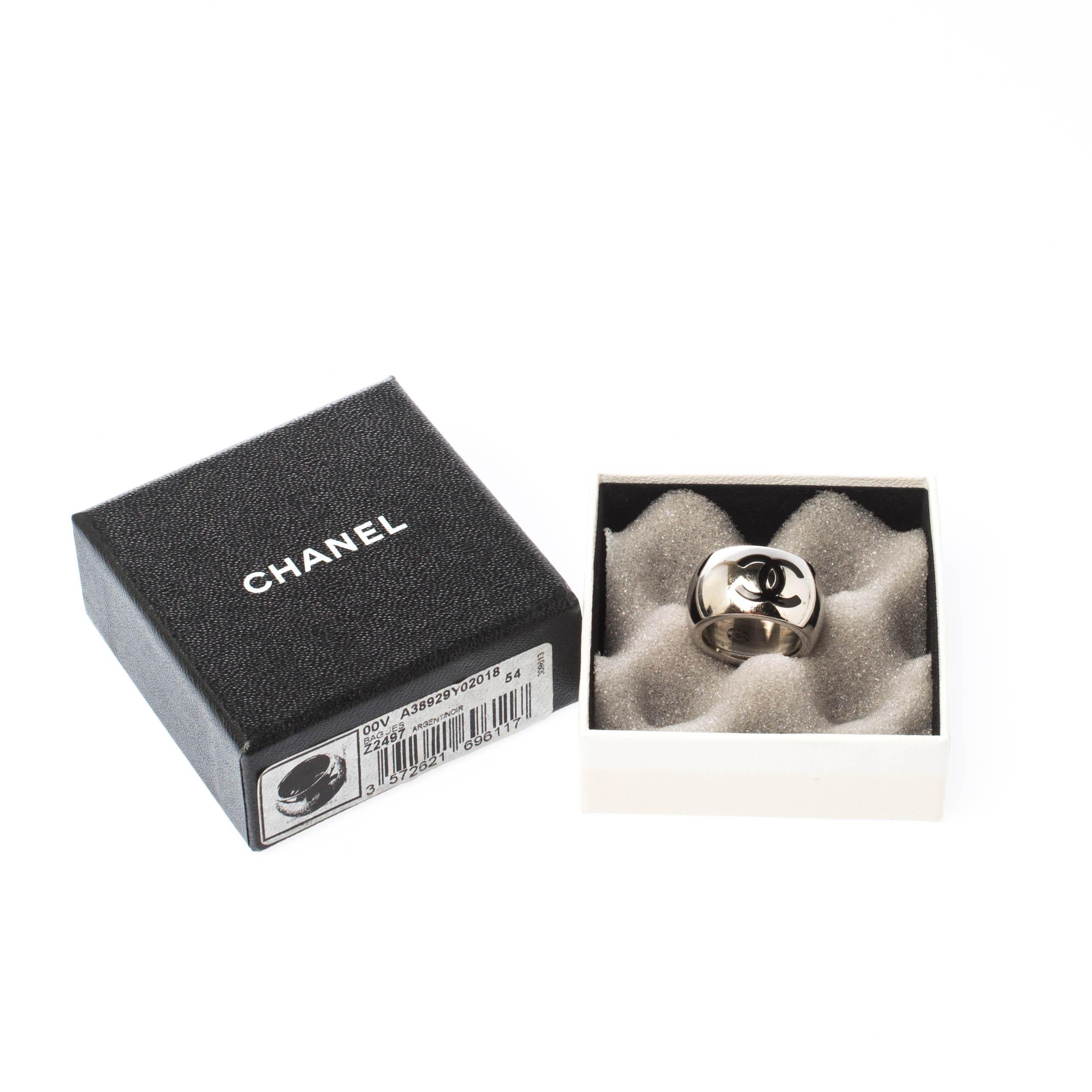 Women's Chanel CC Heart Black Resin Silver Tone Wide Band Ring Size 55 For Sale