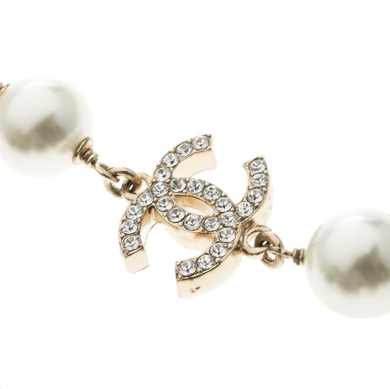 Chanel CC Heart Faux Pearl & Crystal Gold Tone Necklace In Good Condition In Dubai, Al Qouz 2
