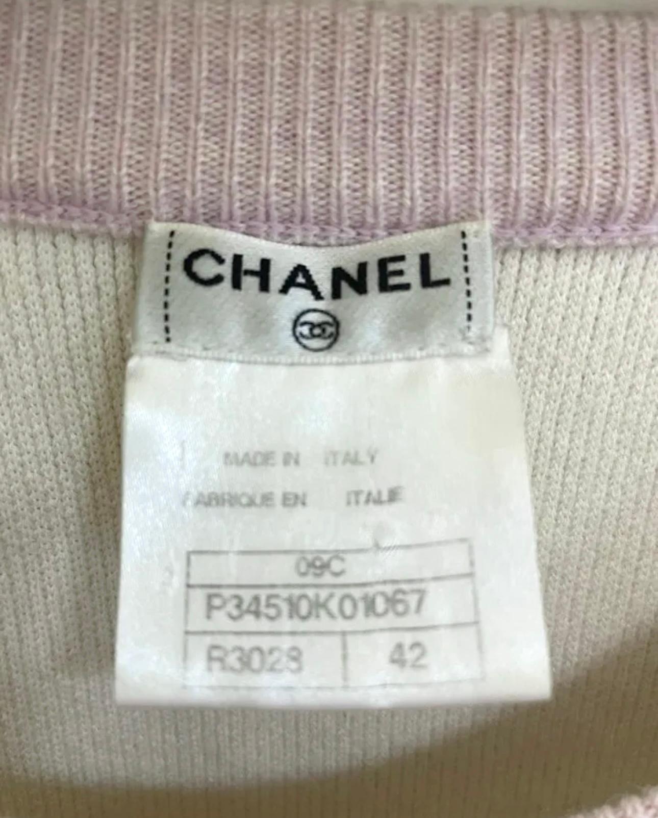 Chanel - Pull en cachemire à patchs en forme de cœur CC en vente 1