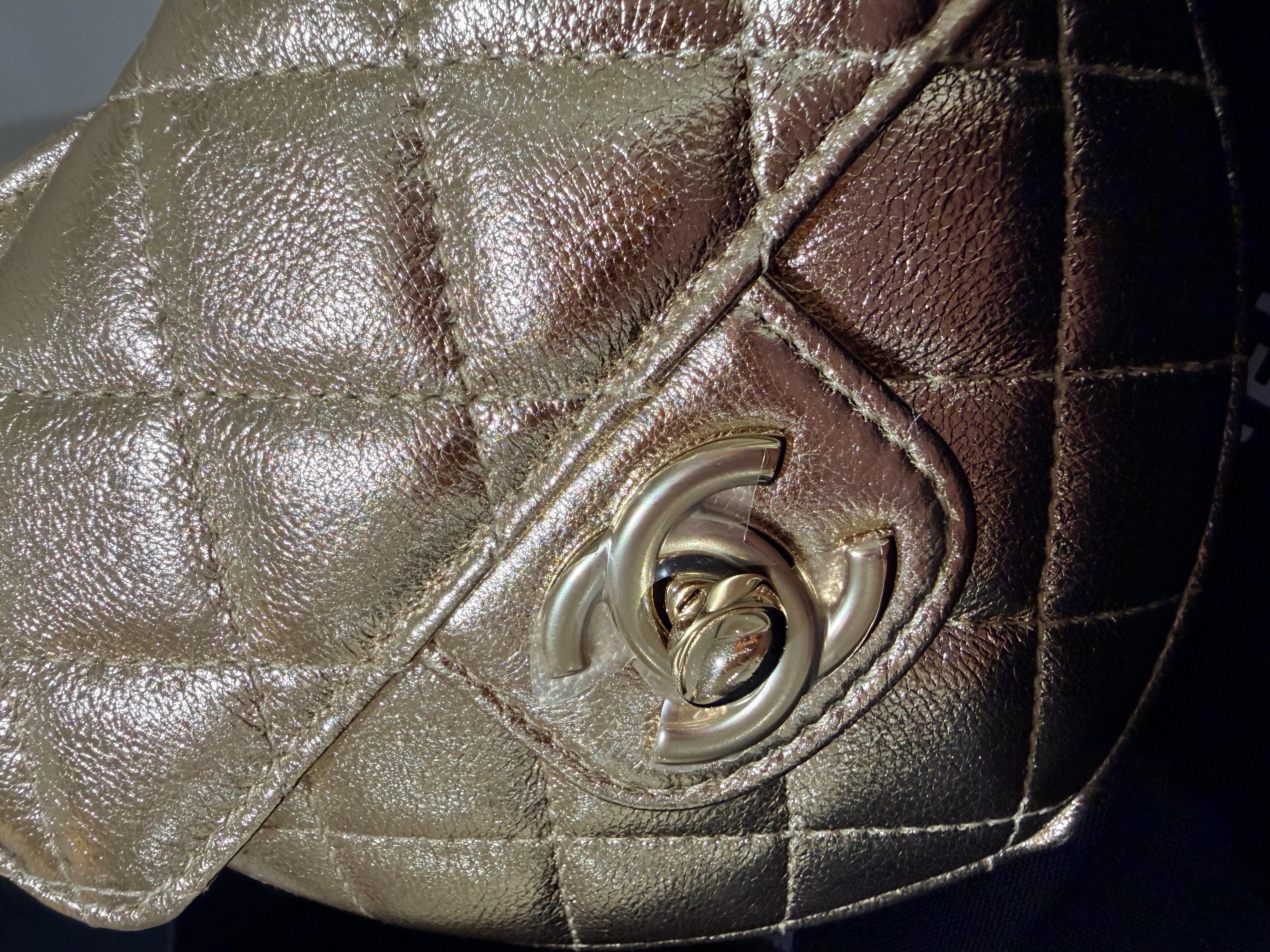 Oro Chanel CC Heart piccola frizione in oro in vendita