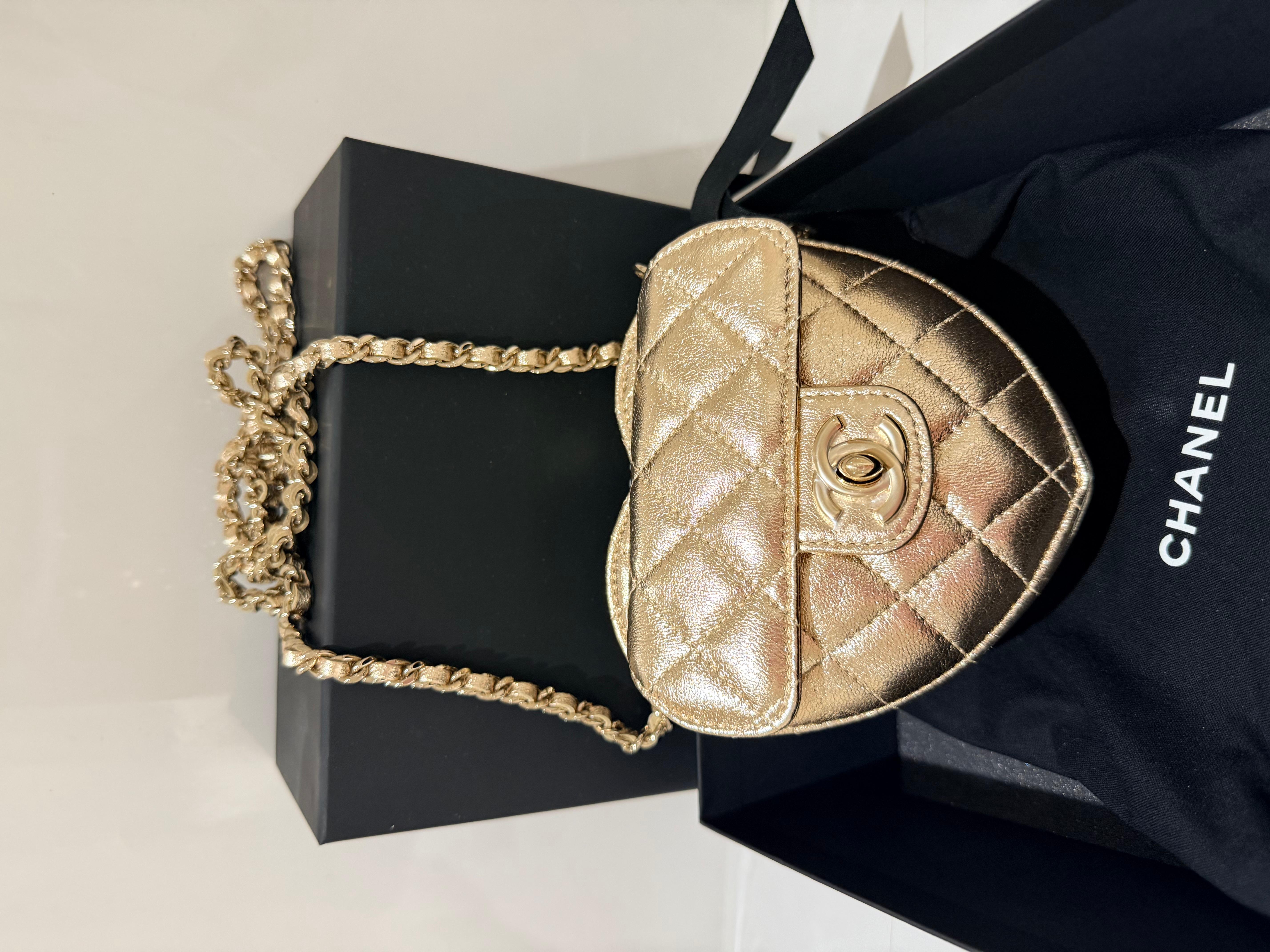 Chanel CC Heart piccola frizione in oro In condizioni Nuovo in vendita a London, England