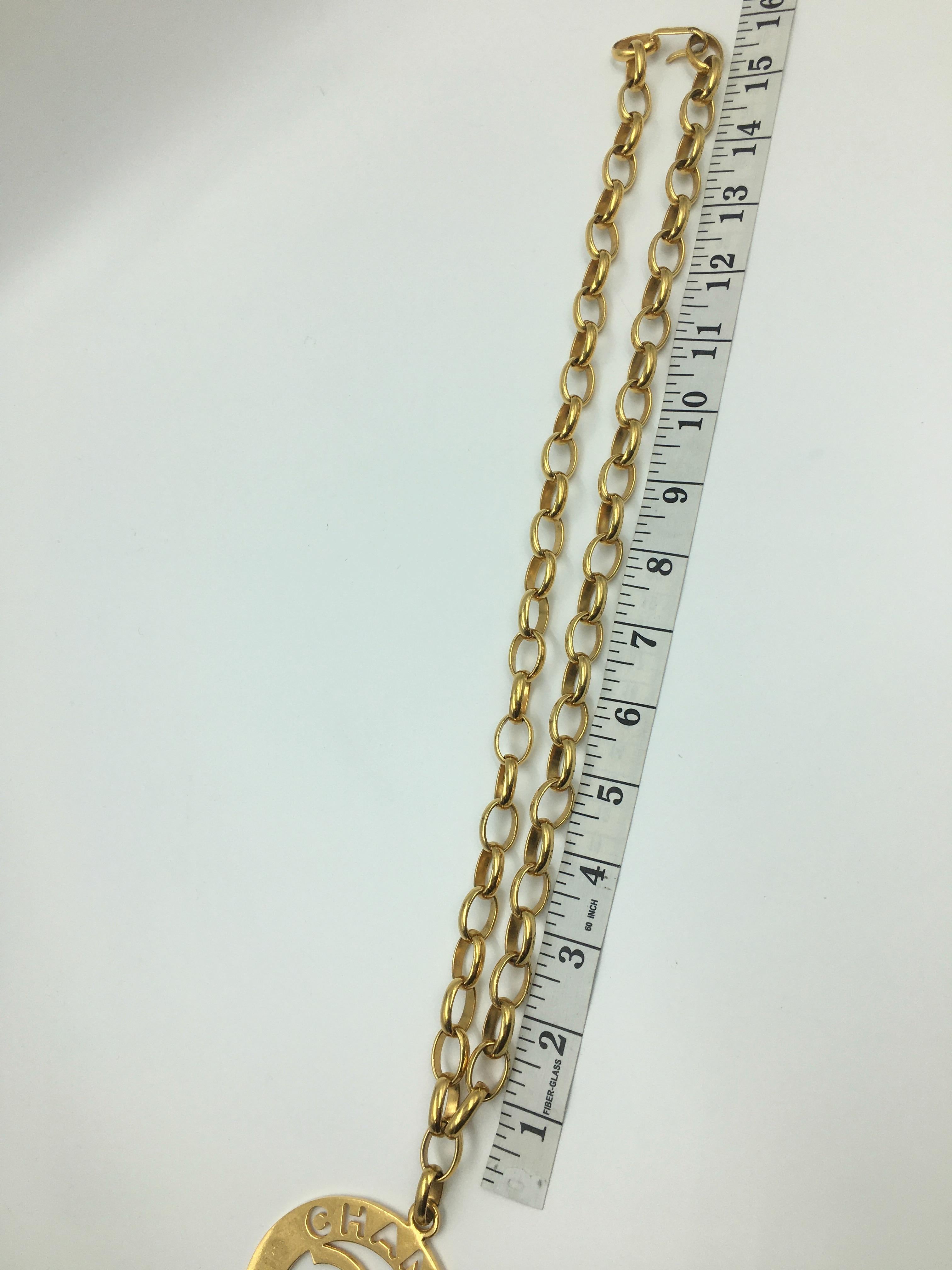 Chanel CC Medallion Necklace Gold Tone Large Iconic statement Piece In Good Condition For Sale In Los Angeles, CA