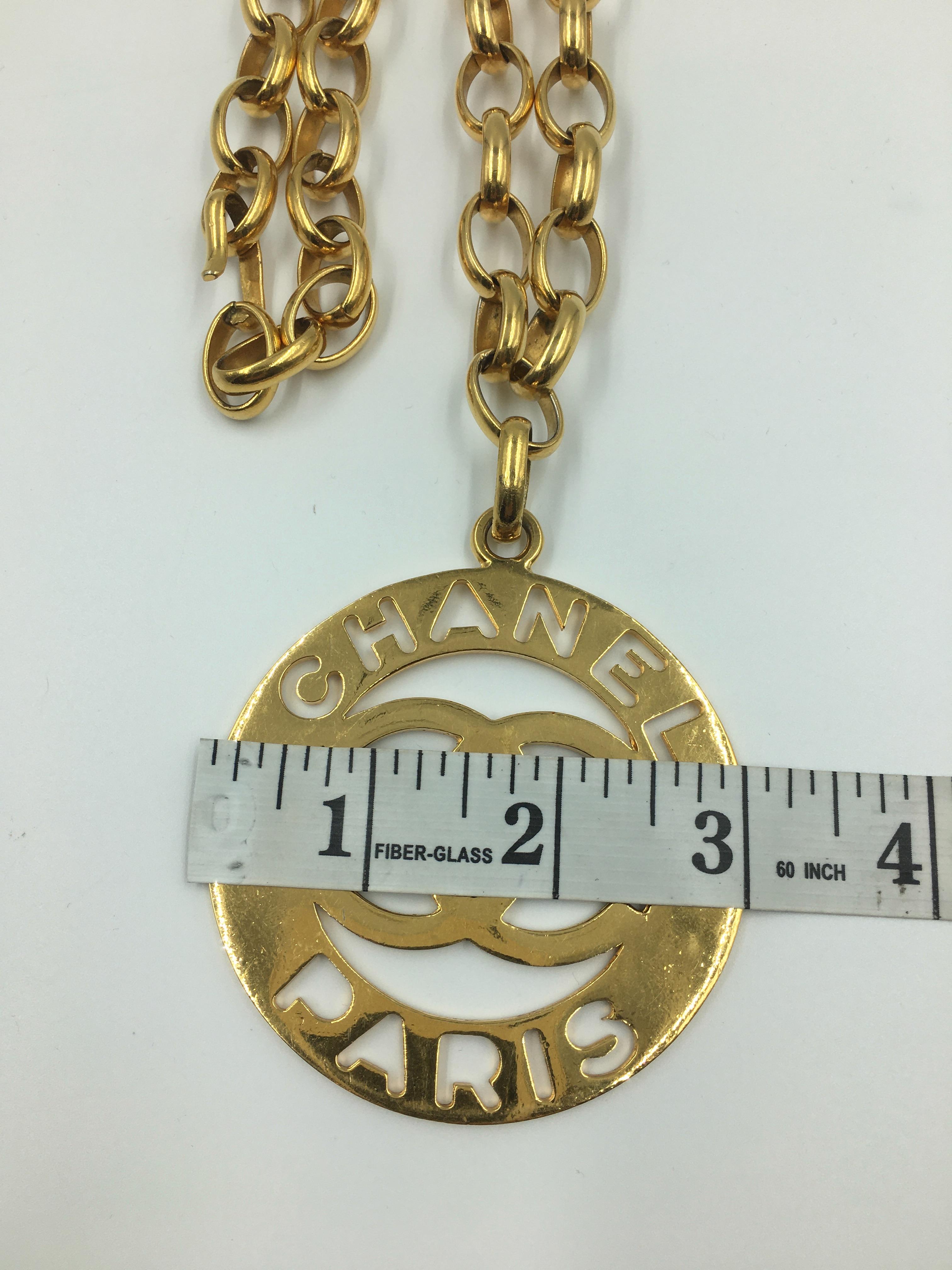 Chanel CC Medallion Necklace Gold Tone Large Iconic statement Piece For Sale 1