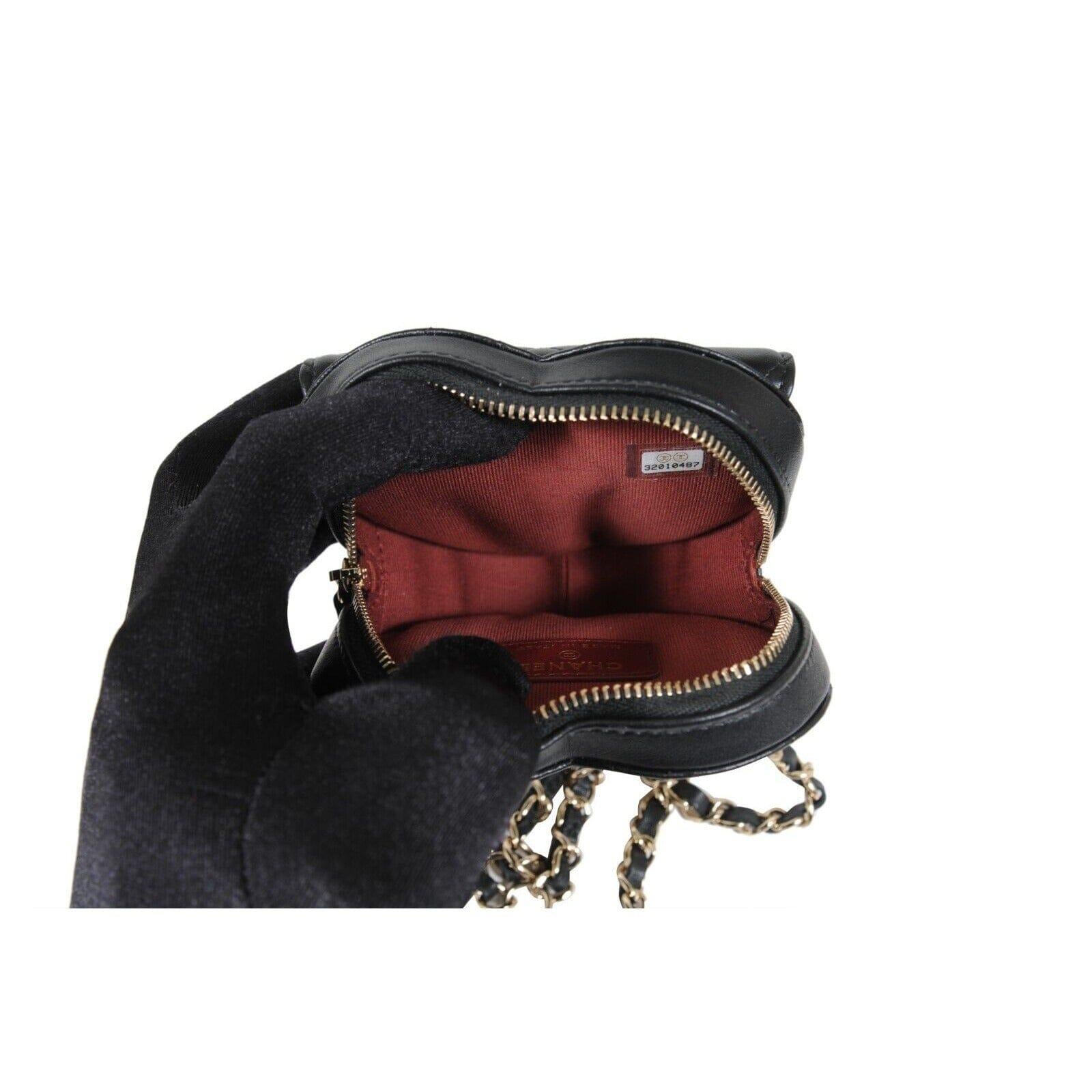 Chanel CC In Love Cintura a cuore con catena Borsa in pelle di agnello nera trapuntata oro in vendita 7