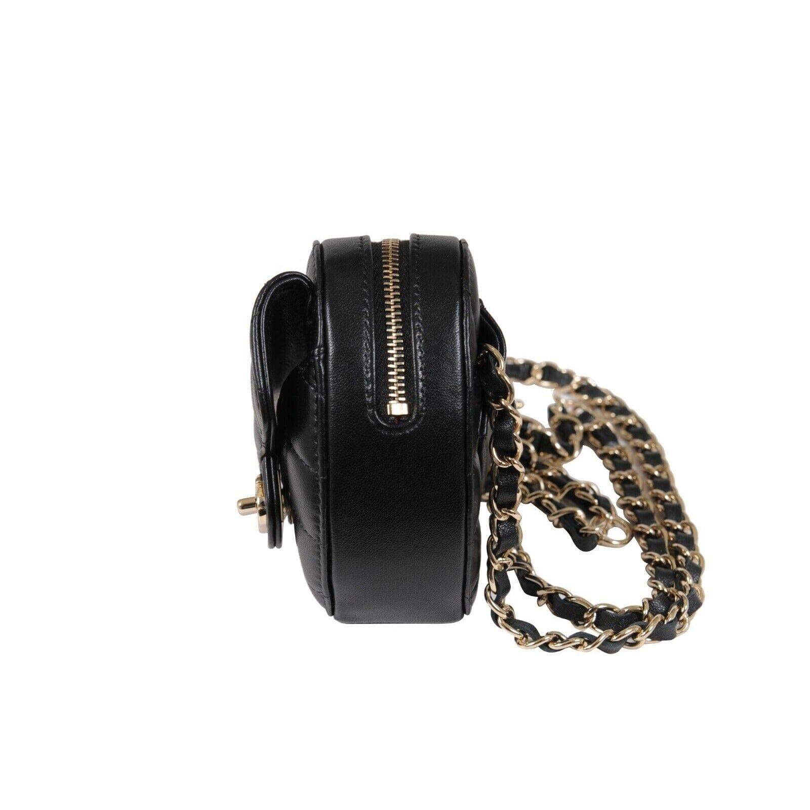 Donna Chanel CC In Love Cintura a cuore con catena Borsa in pelle di agnello nera trapuntata oro in vendita