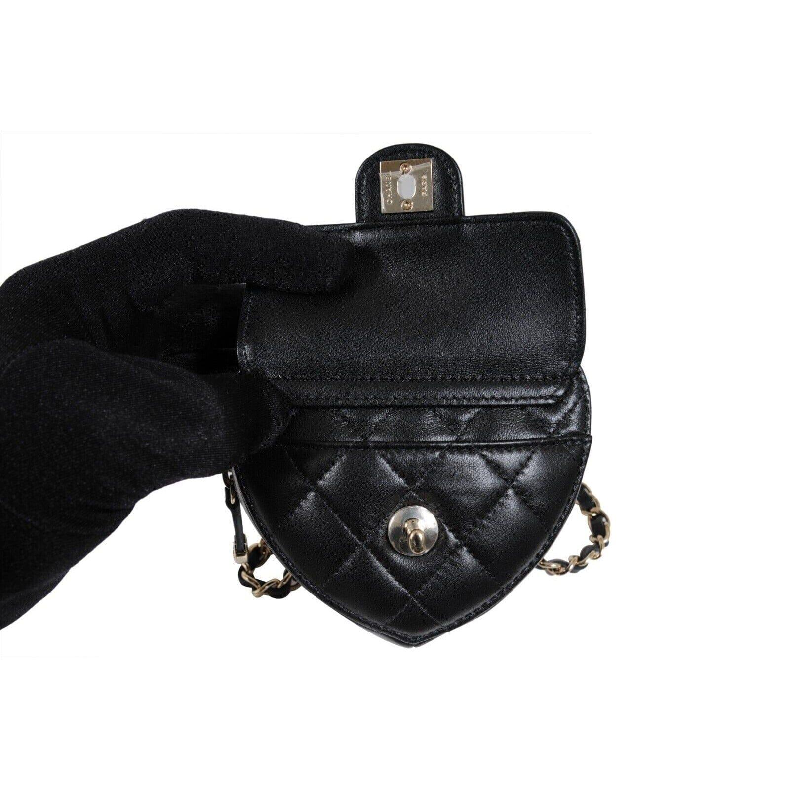 Chanel CC In Love Cintura a cuore con catena Borsa in pelle di agnello nera trapuntata oro in vendita 2