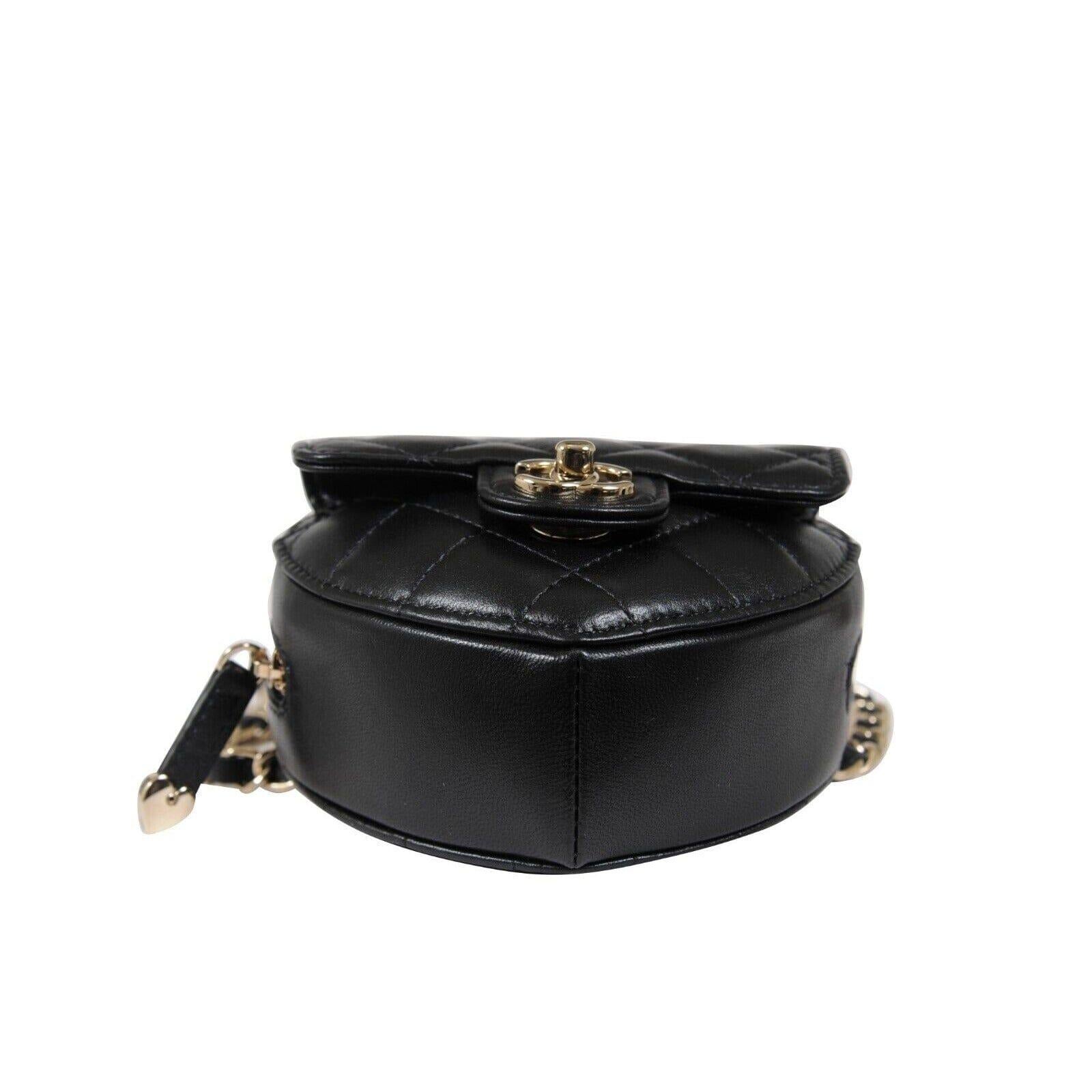 Chanel CC In Love Cintura a cuore con catena Borsa in pelle di agnello nera trapuntata oro in vendita 3