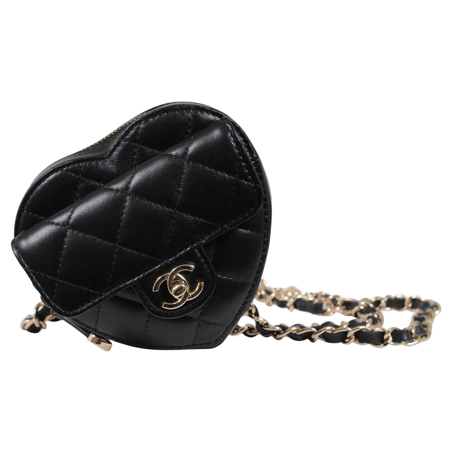 Chanel CC In Love Cintura a cuore con catena Borsa in pelle di agnello nera trapuntata oro in vendita