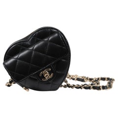Chanel CC In Love Cintura a cuore con catena Borsa in pelle di agnello nera trapuntata oro