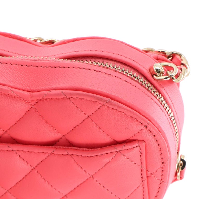 Chanel CC in Love Heart Clutch with Chain Quilted Lambskin For Sale at  1stDibs