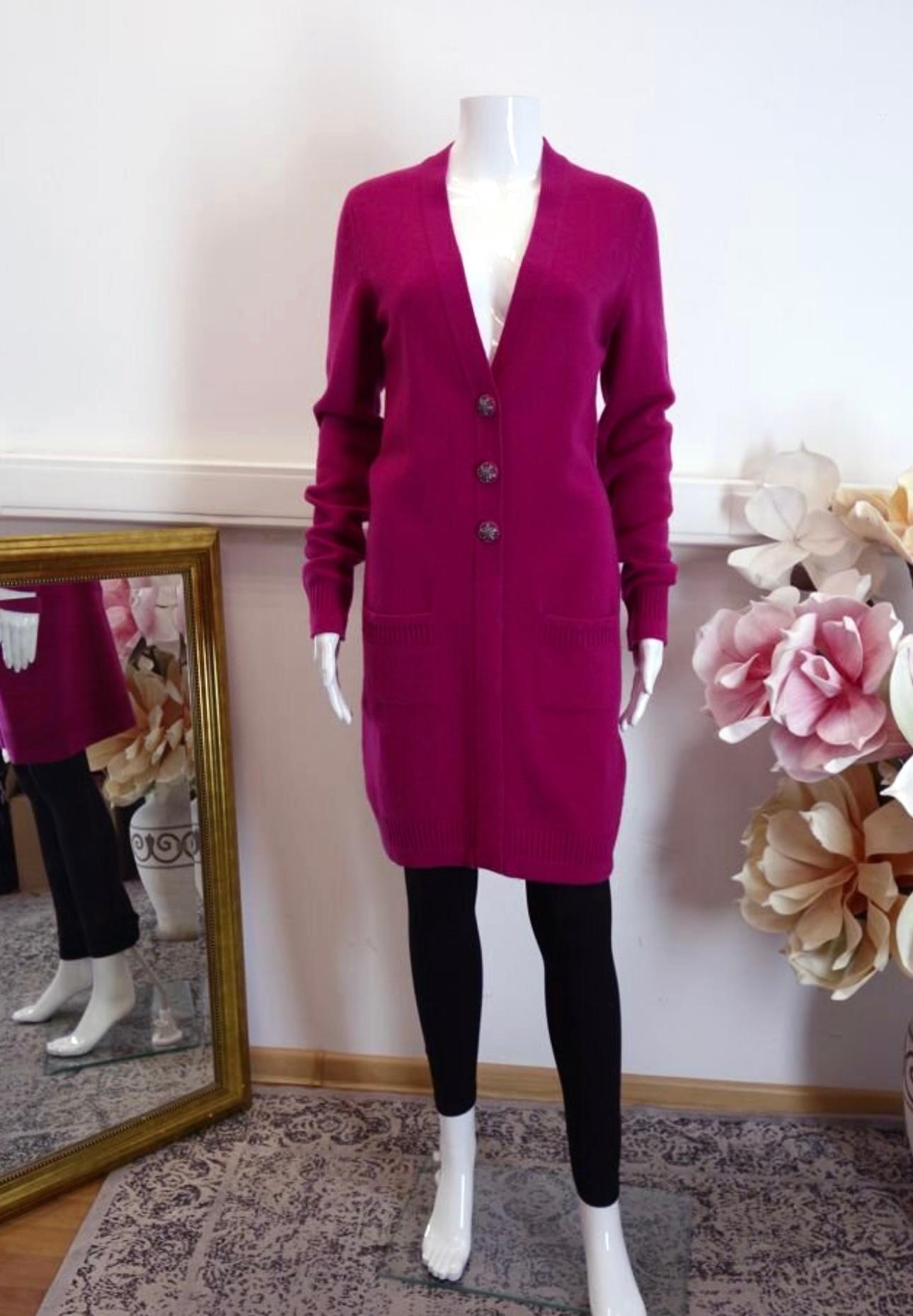 Luxurious Chanel fuchsia cashmere cardi coat with CC jewel buttons
- bright and versatile piece for a casual outfit!
Size mark 36 FR. Condition is pristine