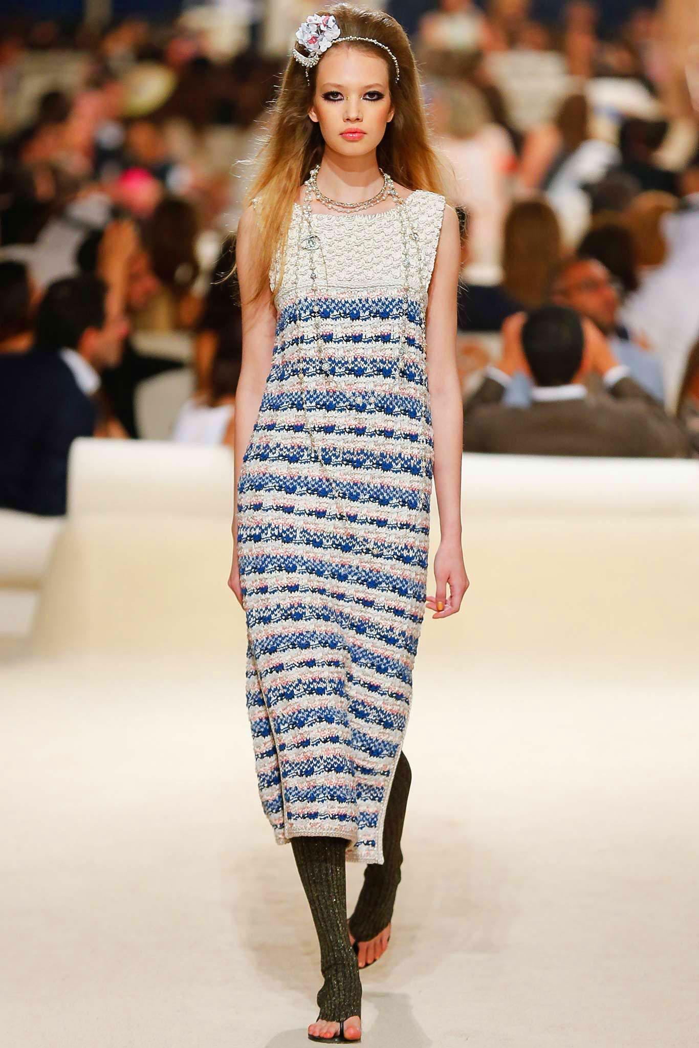 Chanel CC Fantasy Tweed-Kleid mit Juwelenknöpfen und Laufsteg-Fantasie im Zustand „Hervorragend“ im Angebot in Dubai, AE
