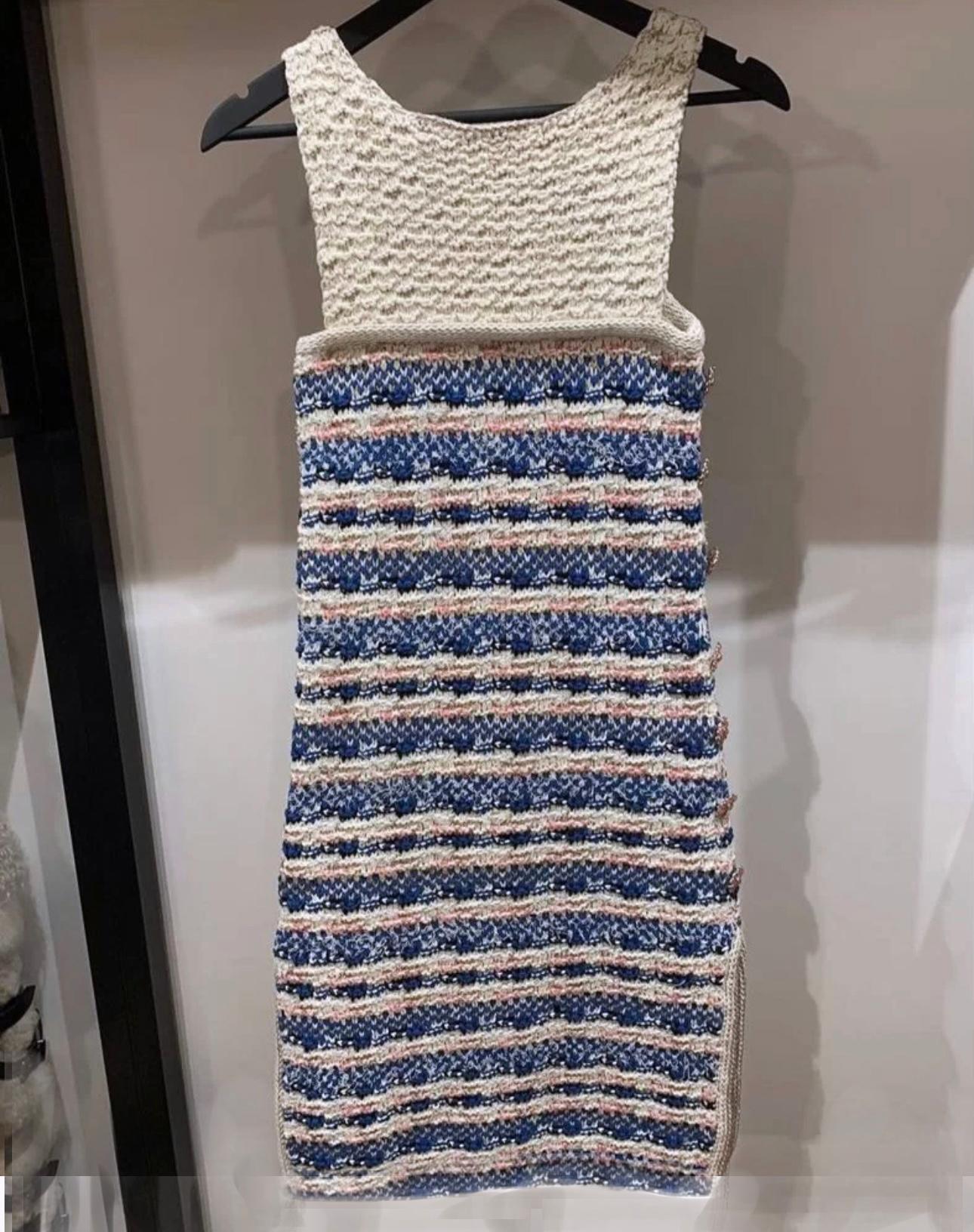 Chanel CC Fantasy Tweed-Kleid mit Juwelenknöpfen und Laufsteg-Fantasie im Angebot 2