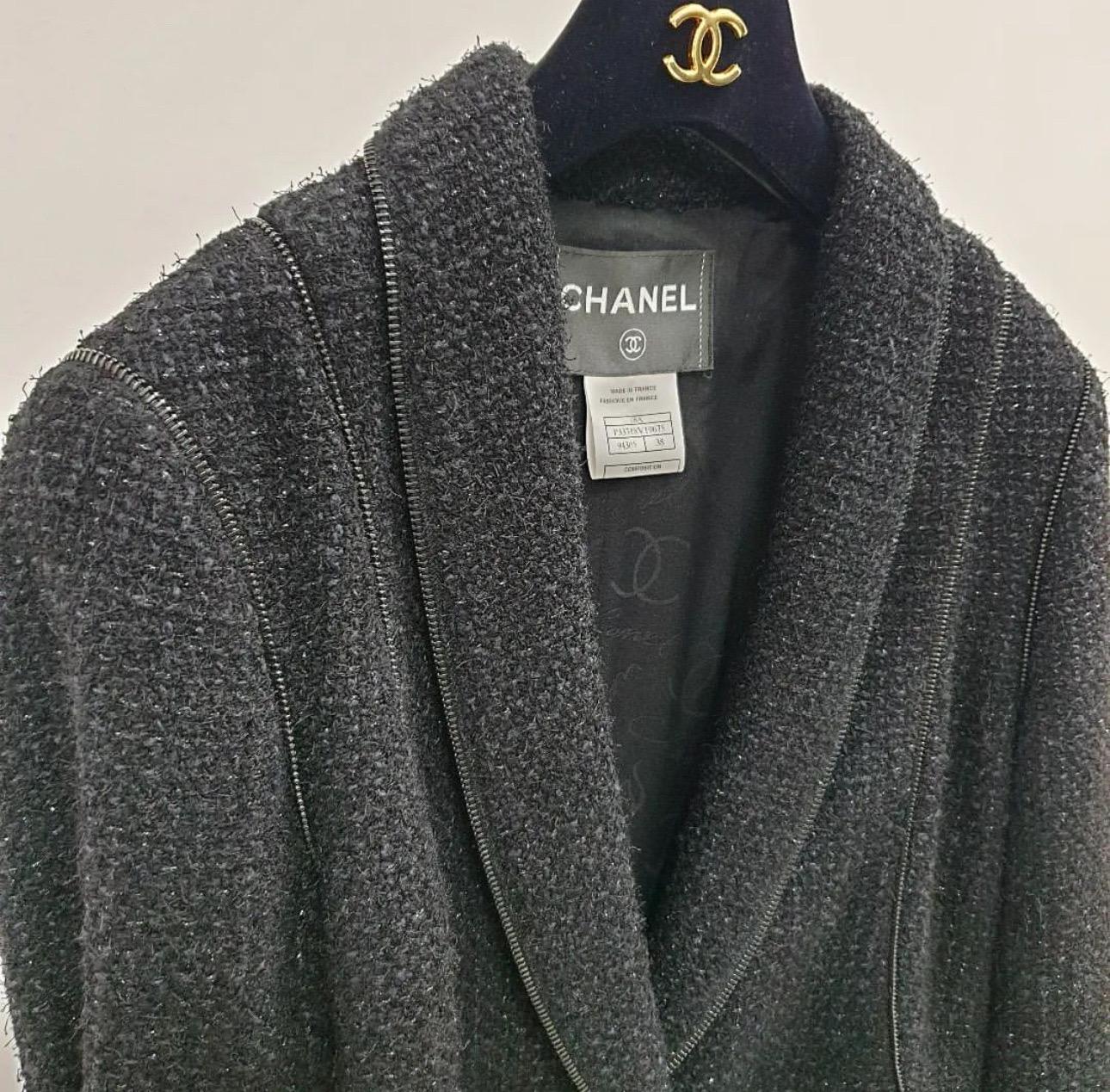 Atemberaubende schwarze Chanel Lesage Tweed Jacke mit CC Jewel Gripoux Knöpfen aus der Paris / LONDON Collection, Metiers d'Art
sz.38
Ausgezeichneter Zustand.