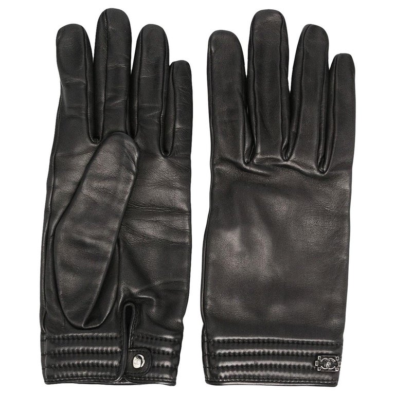 Chanel CC leather gloves