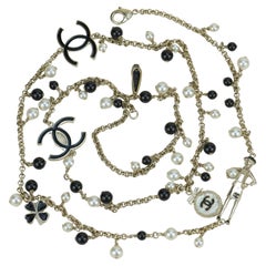 Chanel CC Limitierte Auflage Coco Mademoiselle Perlenkette aus Emaille