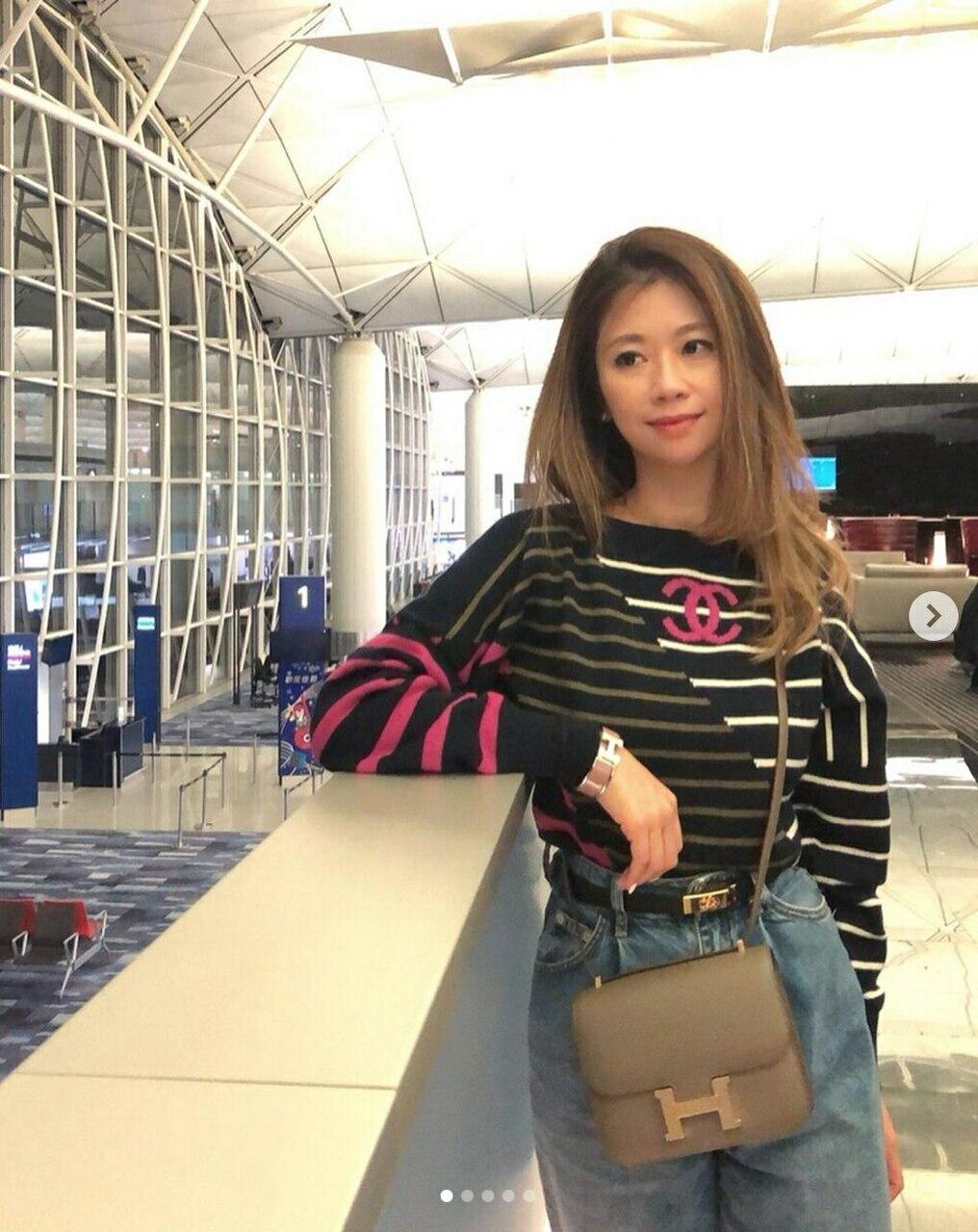 Chanel - Pull de défilé Coco Express 2020 avec logo CC 1