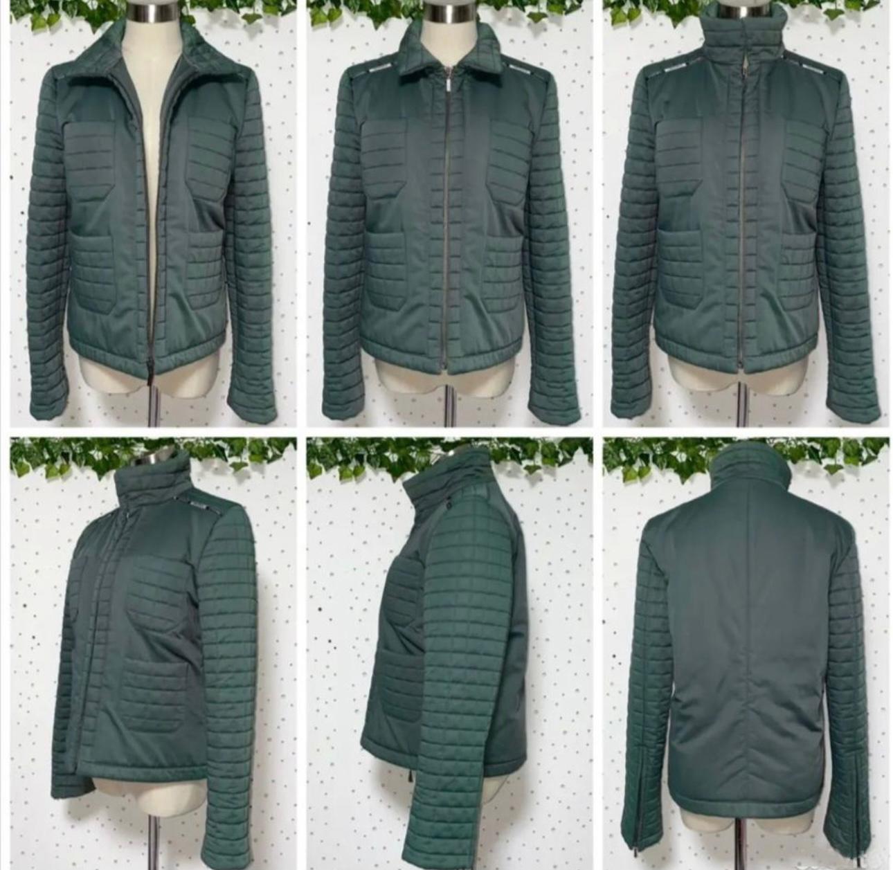 Women's or Men's Chanel CC Logo Accents Quilted Emerald Jacket For Sale