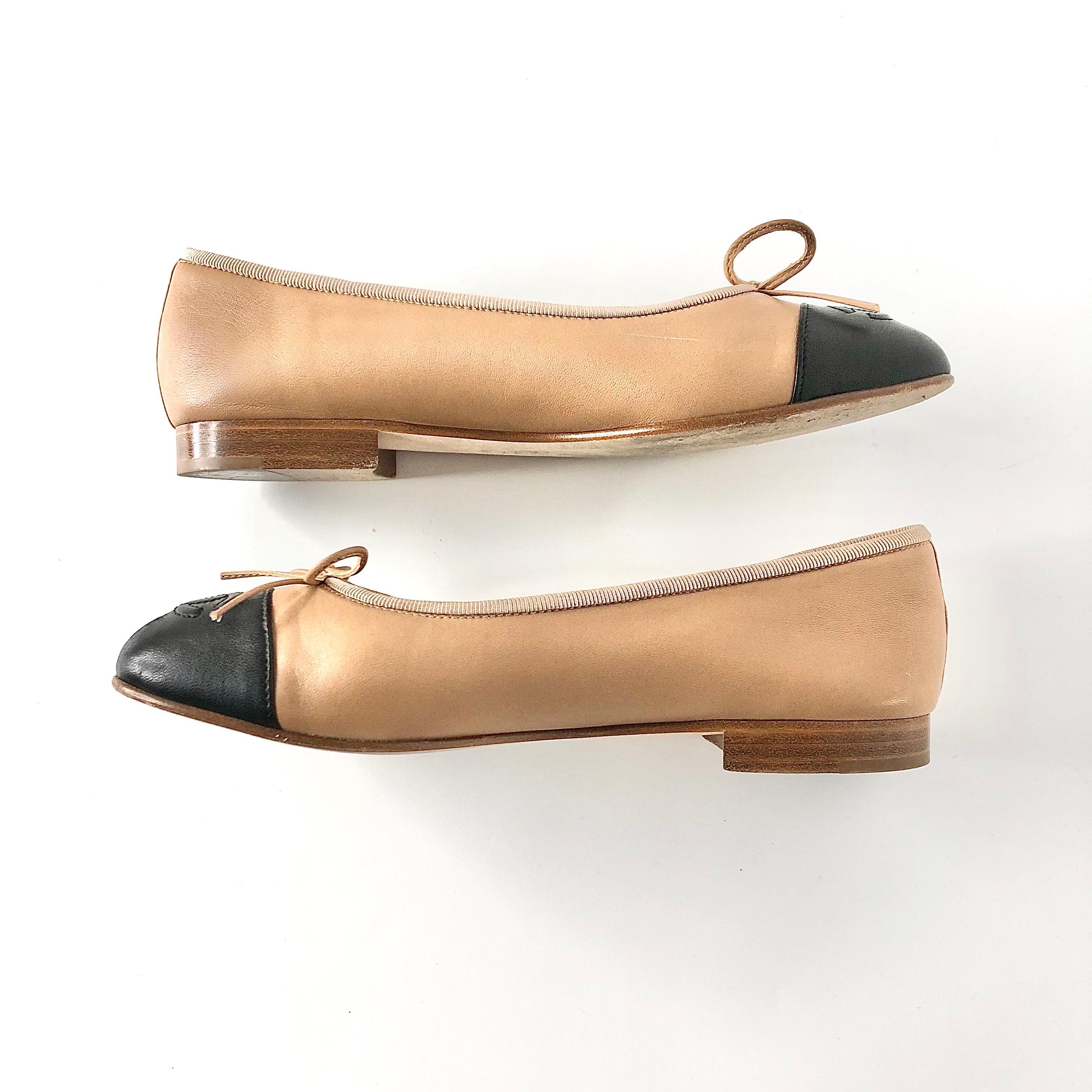 Donna Chanel CC Logo Beige Black Leather Bow Embellished Ballet Flats 36.5