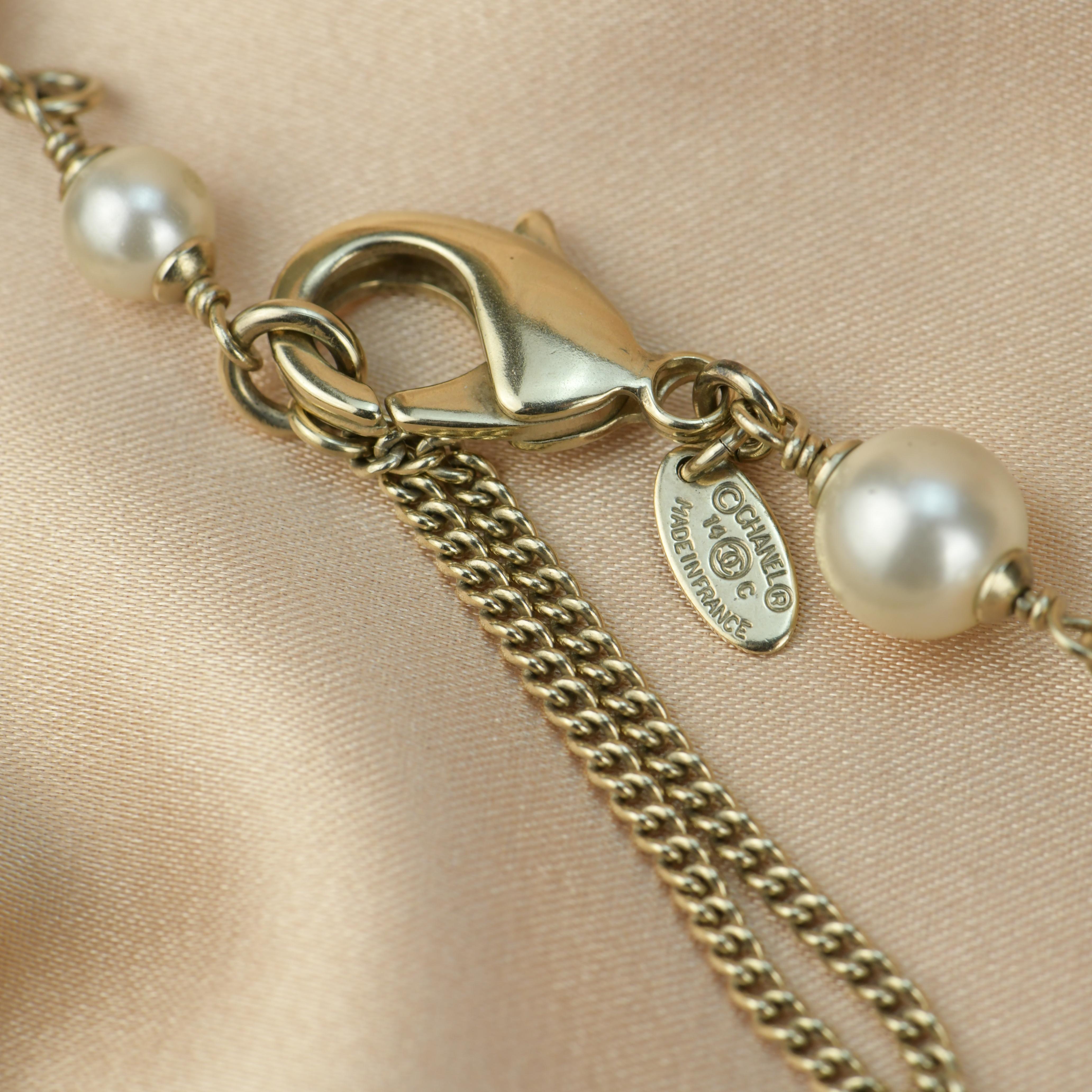 Chanel CC Logo Black Enamel Long Pearl Necklace In Excellent Condition In Banbury, GB