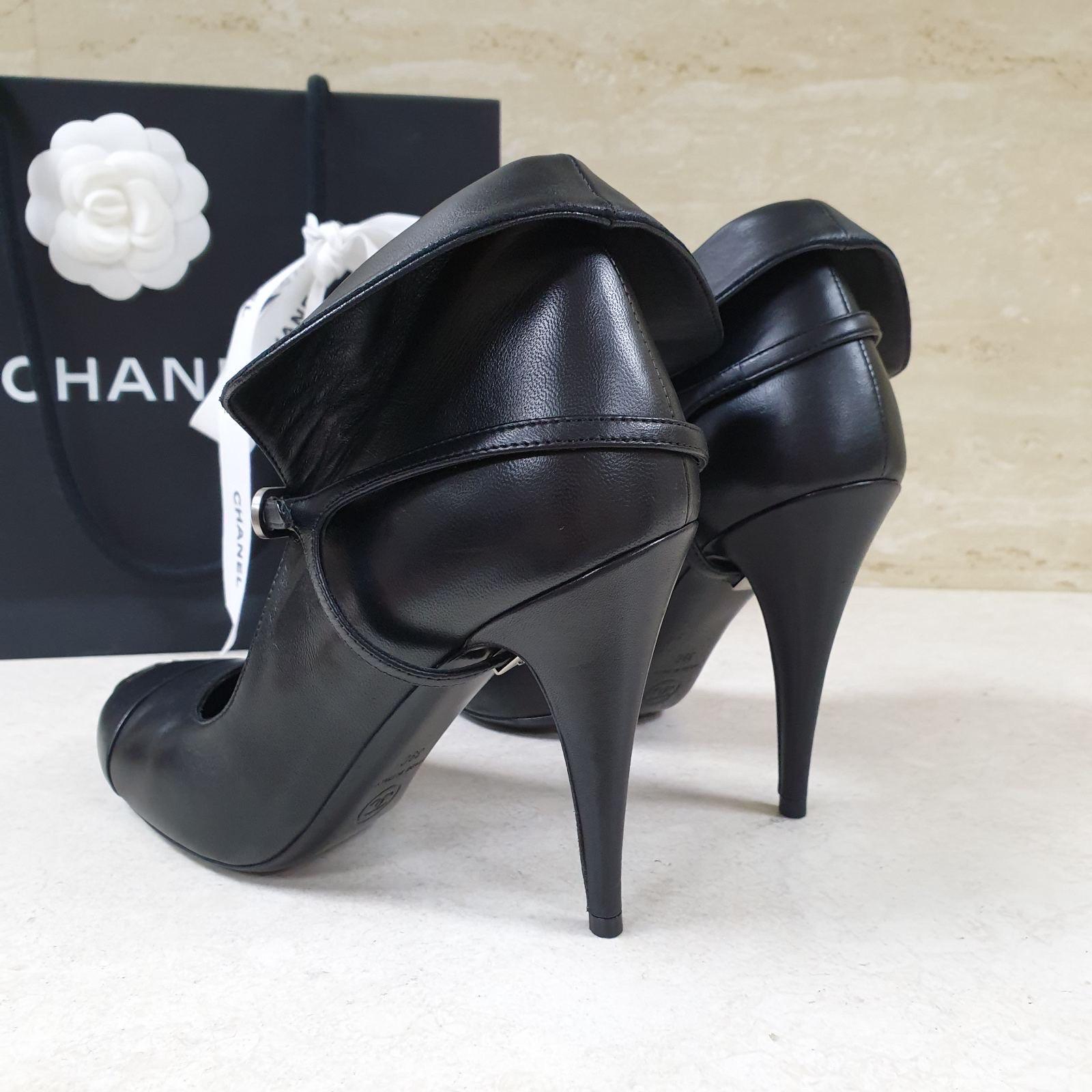 Chanel - Sandales en cuir noir avec logo CC en vente 3