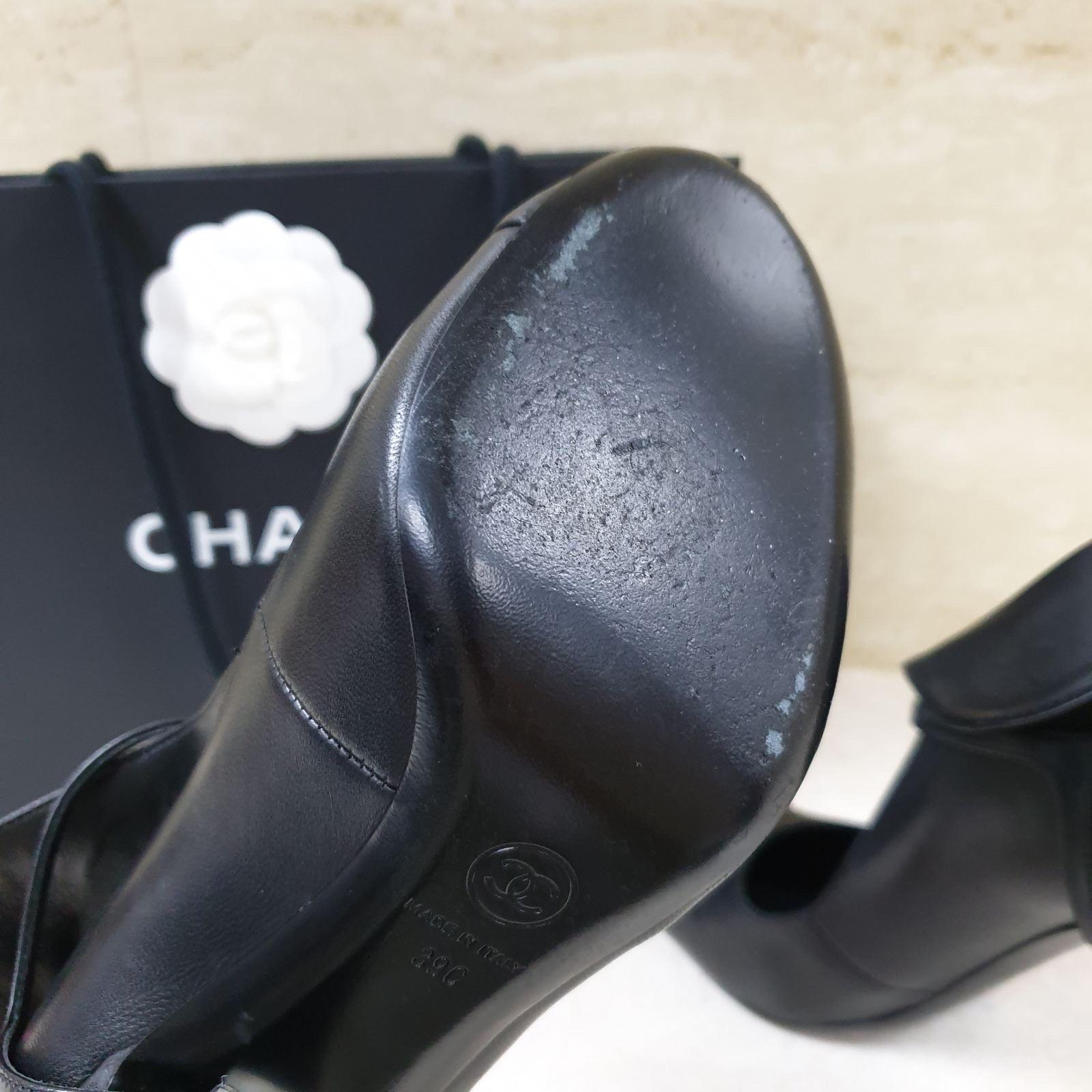 Chanel - Sandales en cuir noir avec logo CC en vente 5