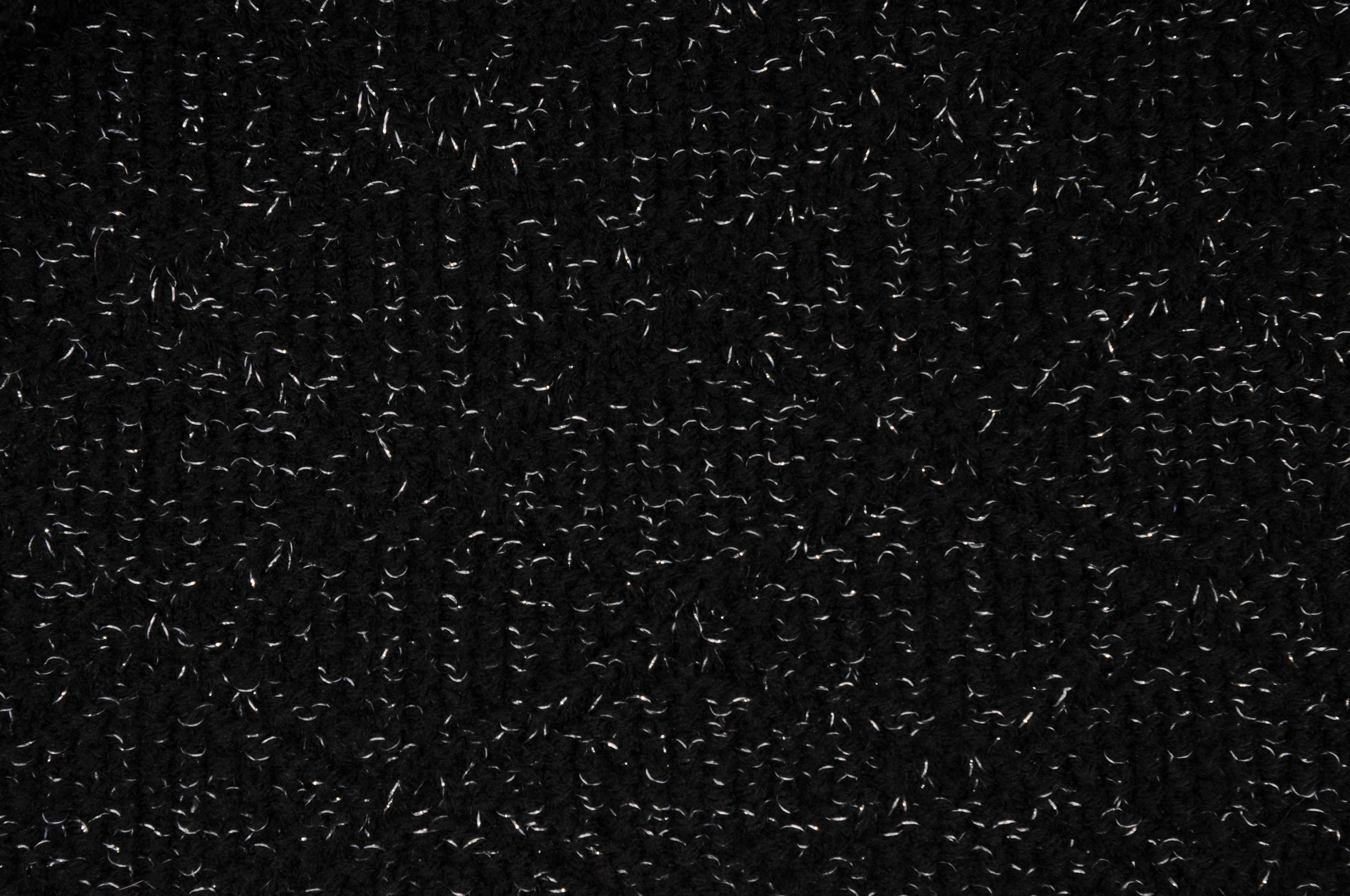 Chanel CC Logo Nero Sciarpa Nero Argento Metallizzato Cashmere Scialle Copricollo in vendita 4