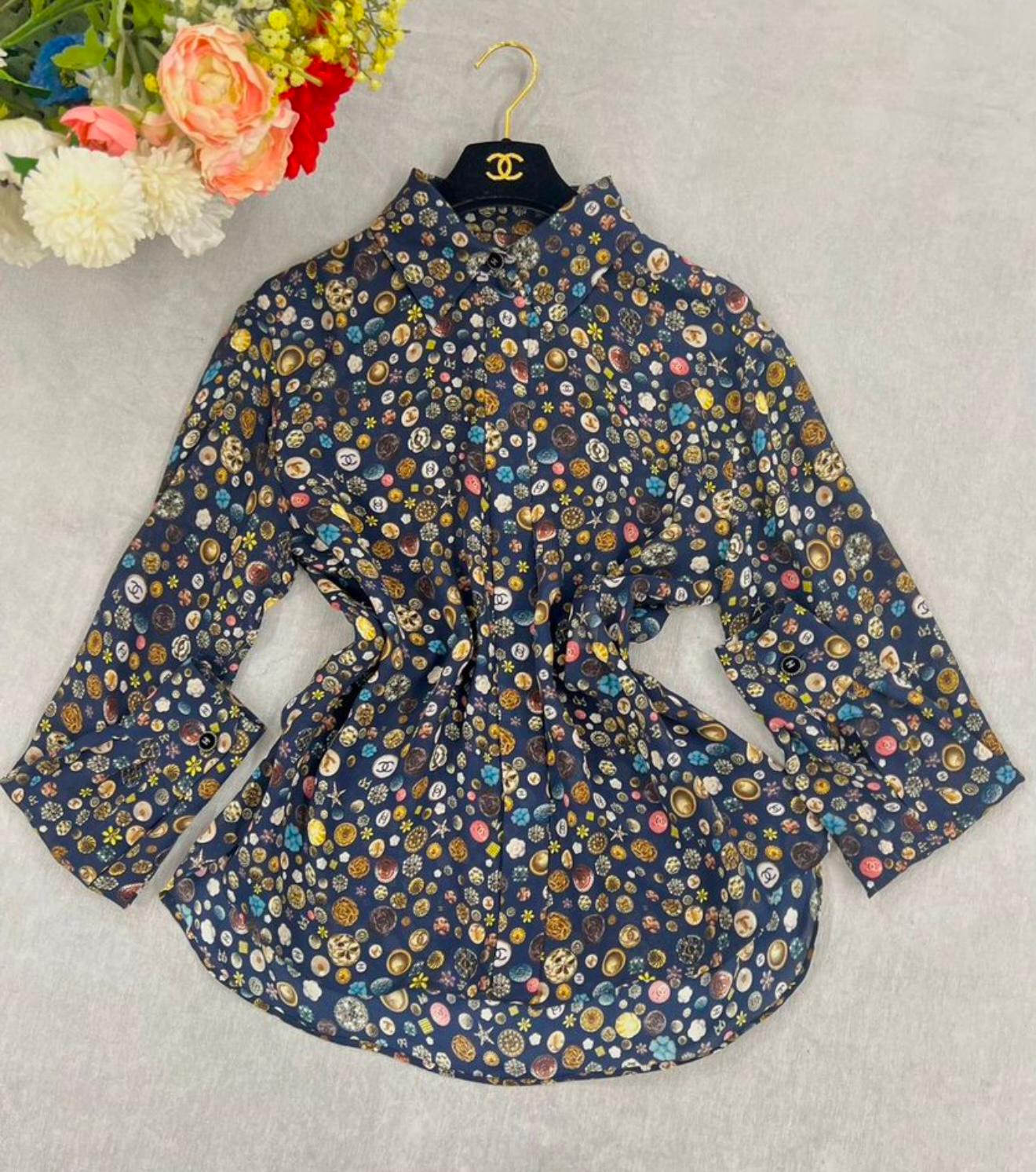 Chanel CC Logo Black Silk Blouse In Excellent Condition For Sale In Dubai, AE