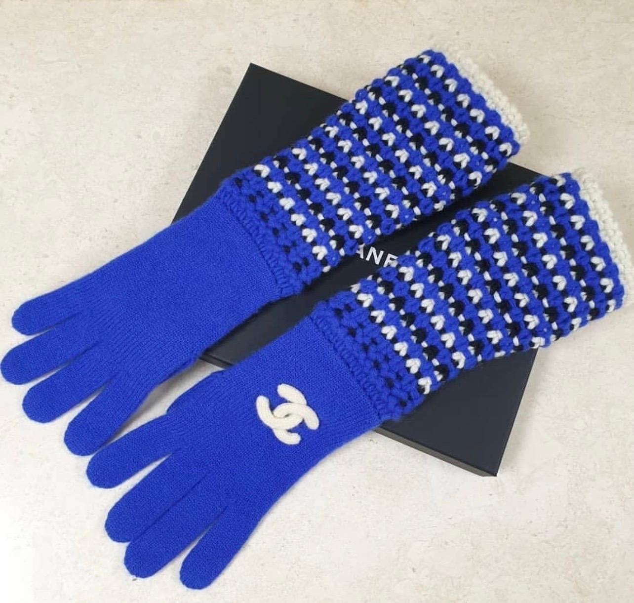 Women's Chanel CC Logo Blue Cashmere Gloves