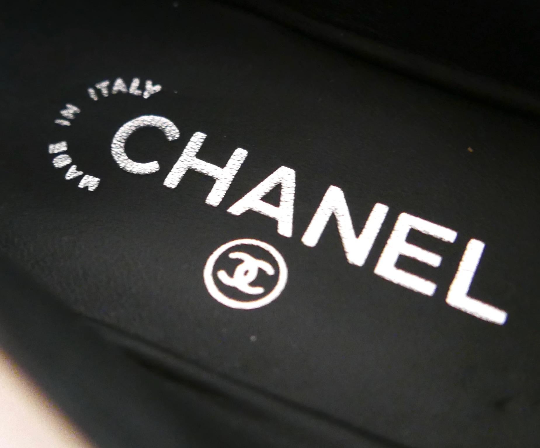 Chanel CC Logo Blaue Leder Pantoletten Moccasins mit Logo im Angebot 4