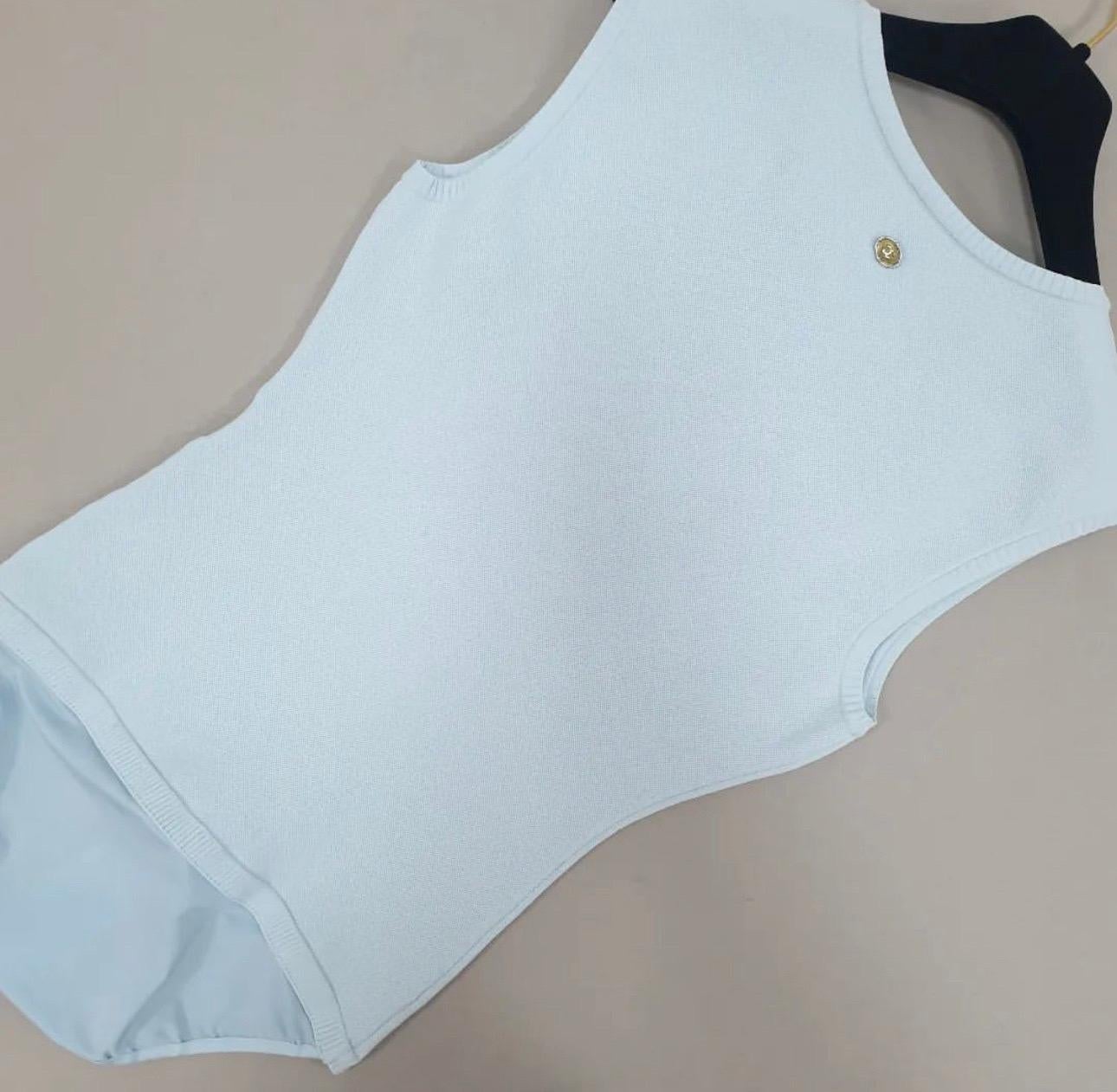 Chanel - Body sans manches bleu en viscose avec logo CC  Pour femmes en vente