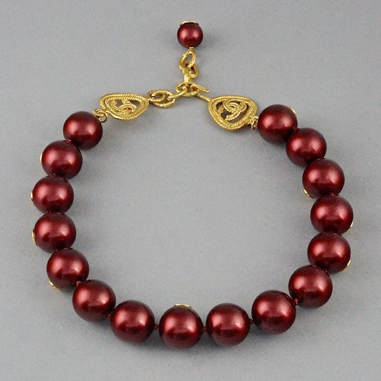 CHANEL CC Logo Bordeaux Pearl Choker Necklace For Sale at 1stDibs