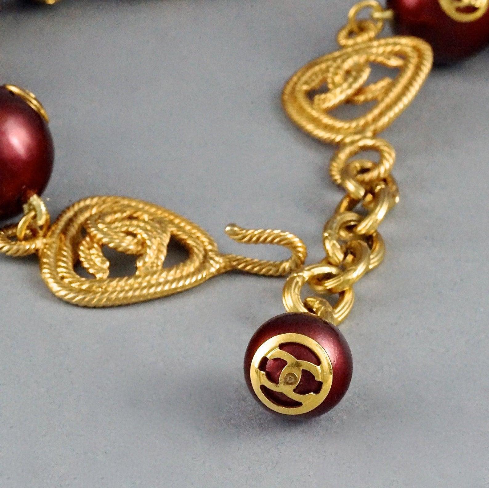 CHANEL CC Logo Bordeaux Pearl Choker Necklace In Excellent Condition For Sale In Kingersheim, Alsace