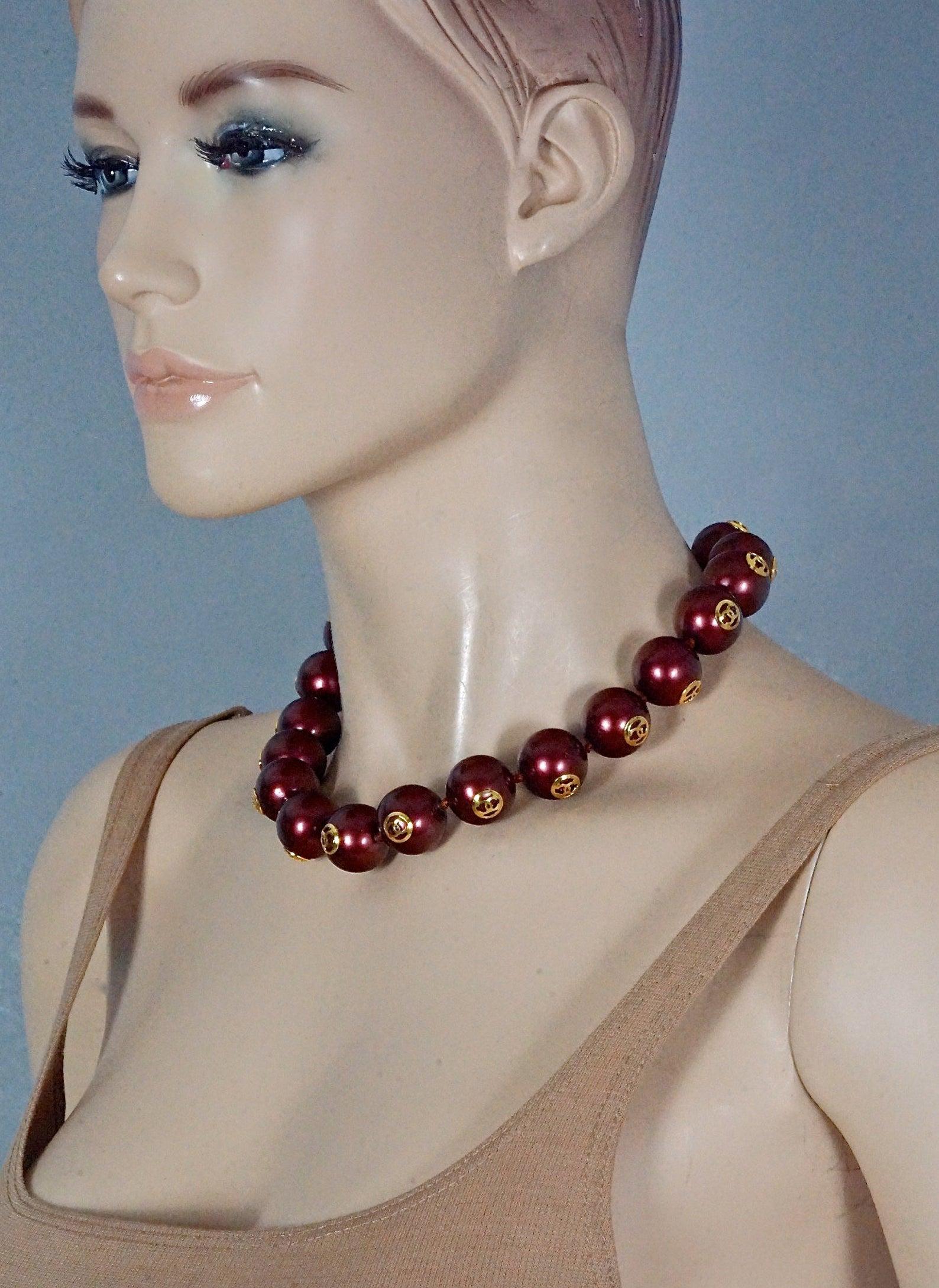 CHANEL CC Logo Bordeaux Pearl Choker Necklace For Sale 1