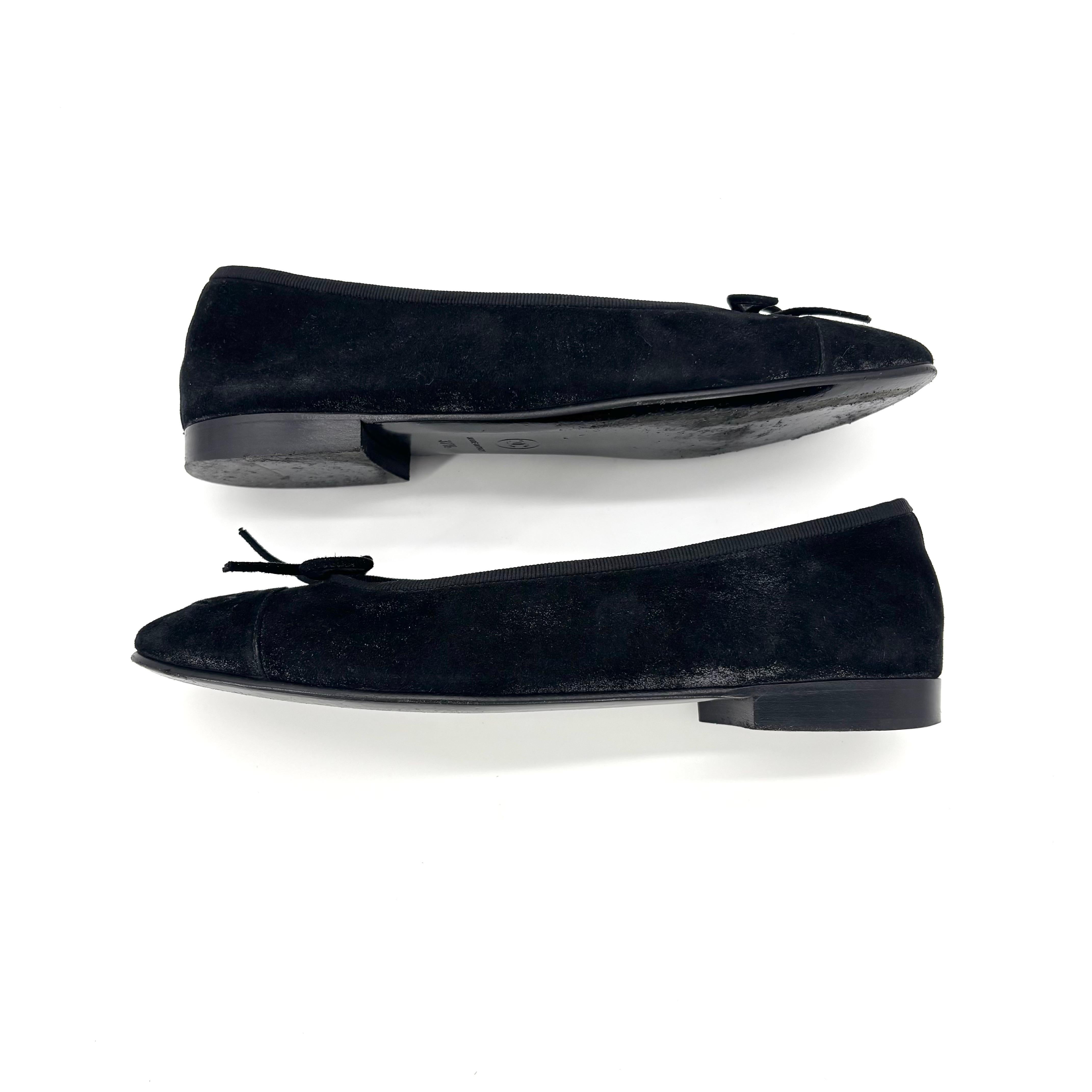 Chanel CC Logo Bow Schwarz Wildleder Cap Toe Ballerina Flats 37.5 Damen im Angebot