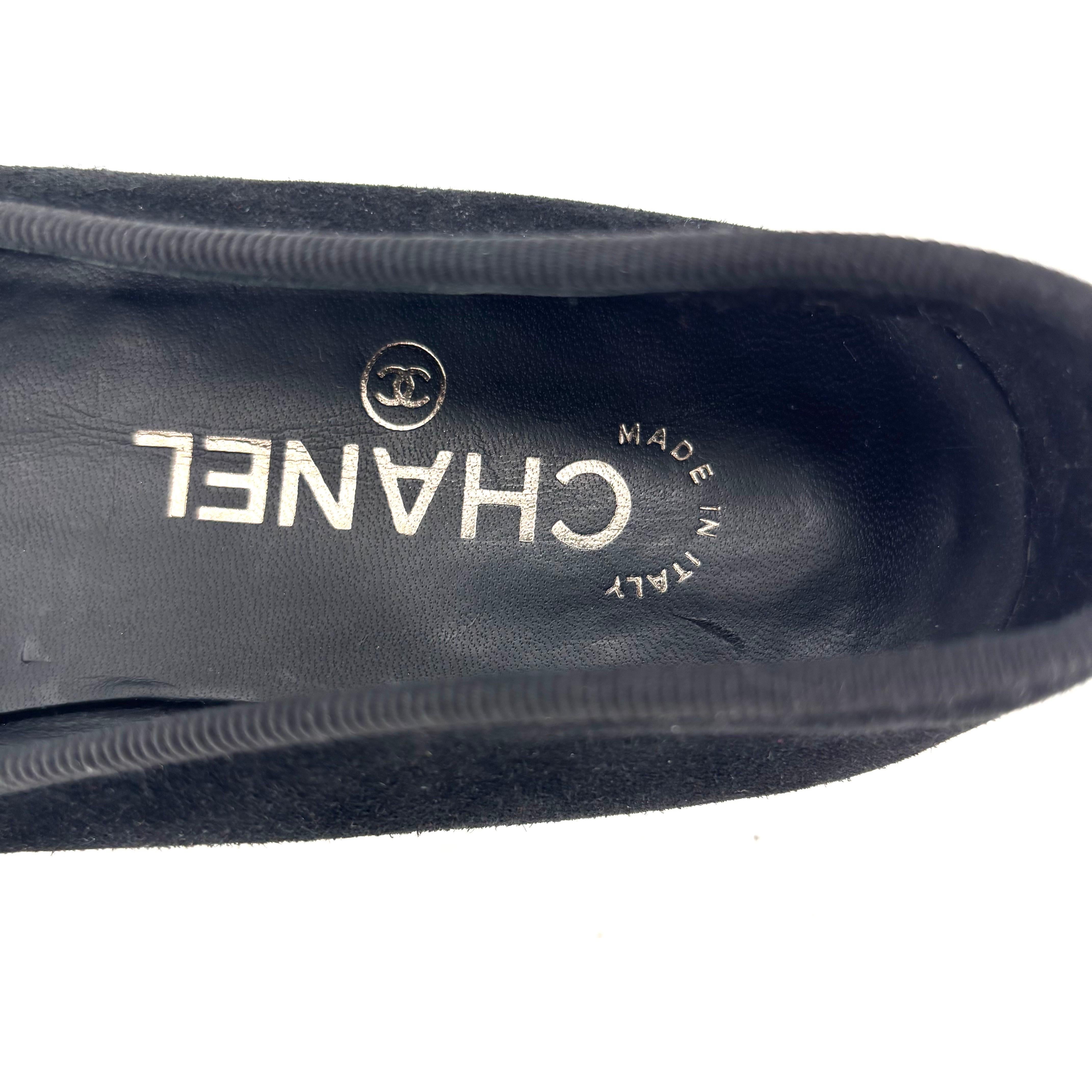 Chanel CC Logo Bow Schwarz Wildleder Cap Toe Ballerina Flats 37.5 im Angebot 4