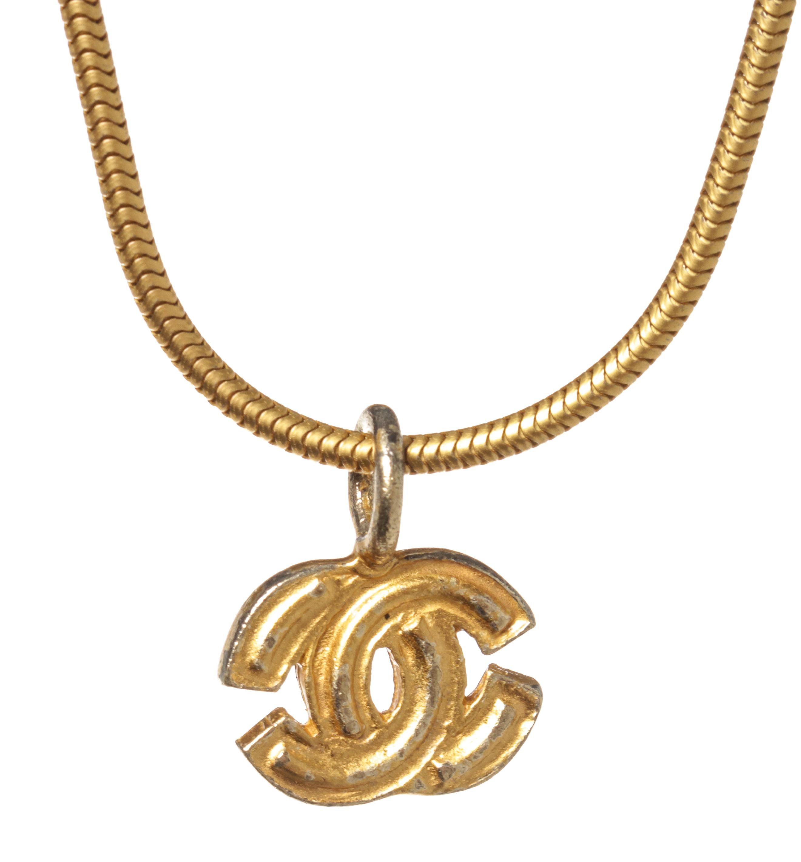 Bracelet avec logo CC de Chanel Bon état - En vente à Irvine, CA
