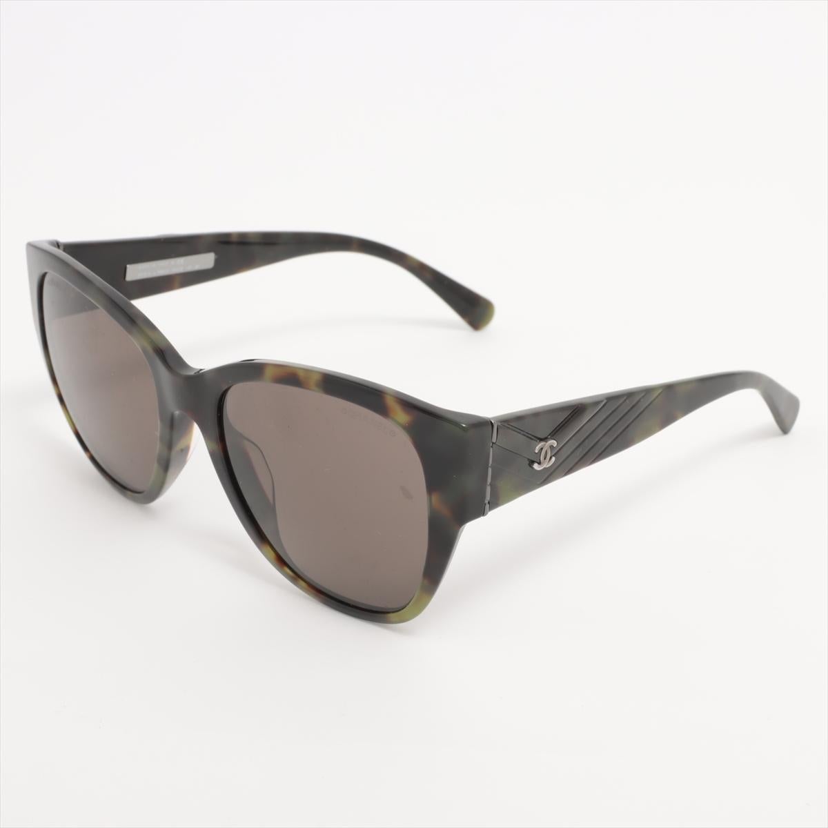 Chanel CC Logo Brown Tortoise Shell Acetate Sunglasses In Good Condition For Sale In Indianapolis, IN