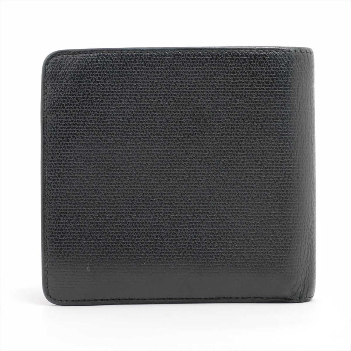 Chanel CC Logo Button Leather Bi fold Wallet Black In Good Condition For Sale In Indianapolis, IN