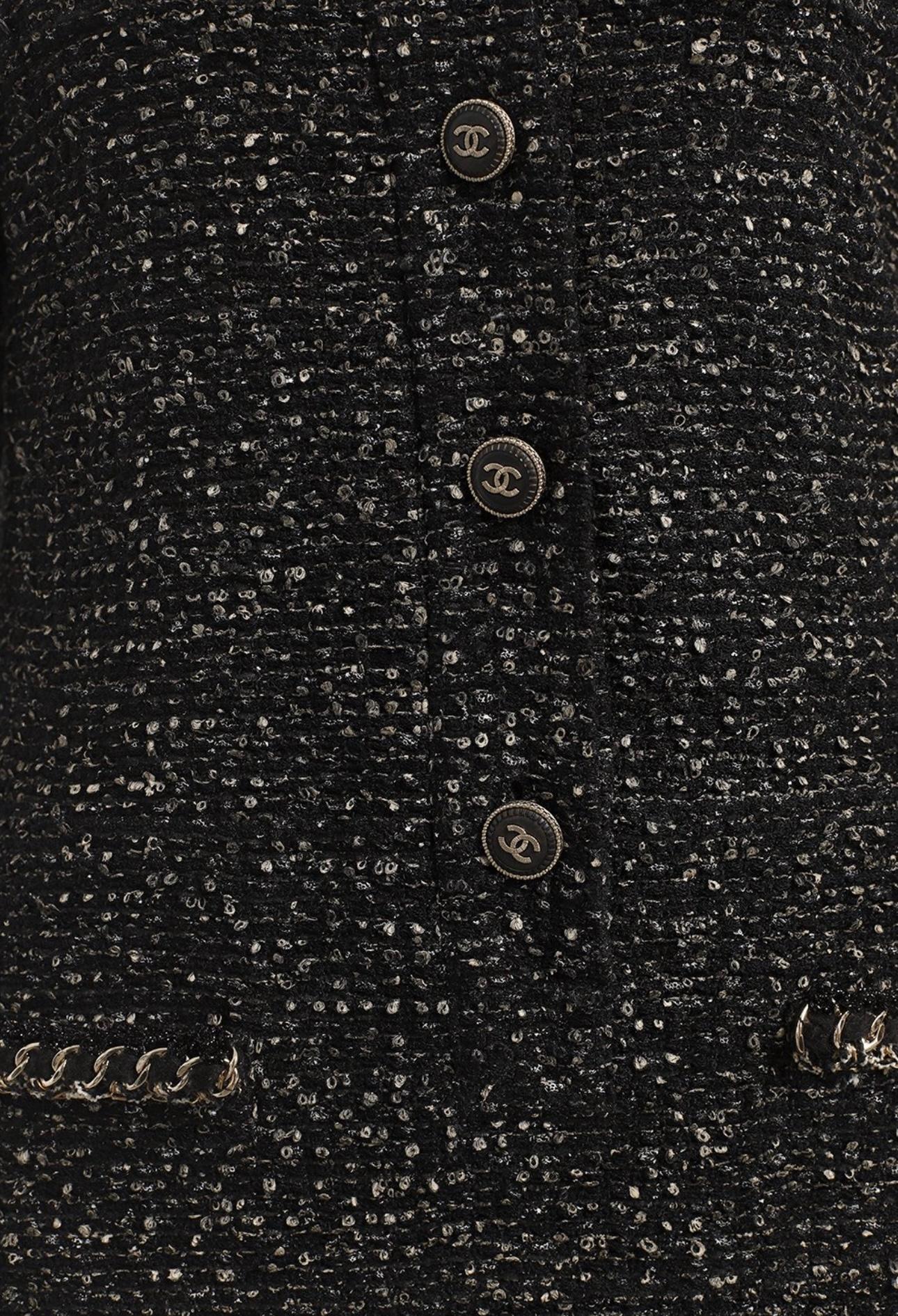 Chanel CC Logo Buttons Dress Chain Embellishment 34 FR In Excellent Condition For Sale In Dubai, AE