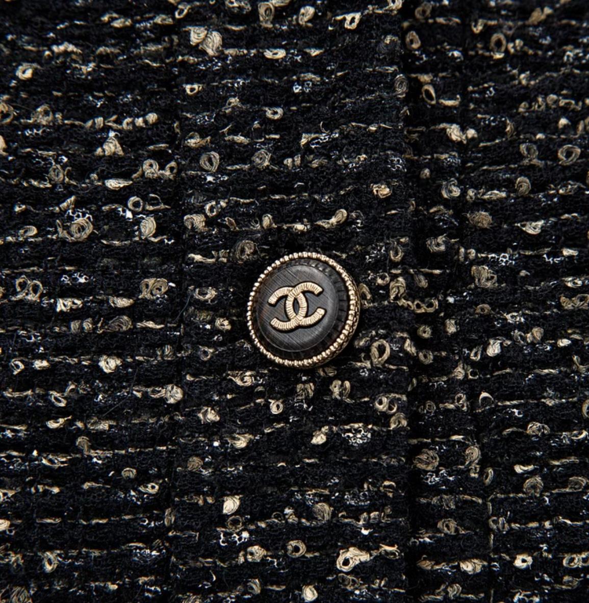 Women's or Men's Chanel CC Logo Buttons Dress Chain Embellishment 34 FR For Sale