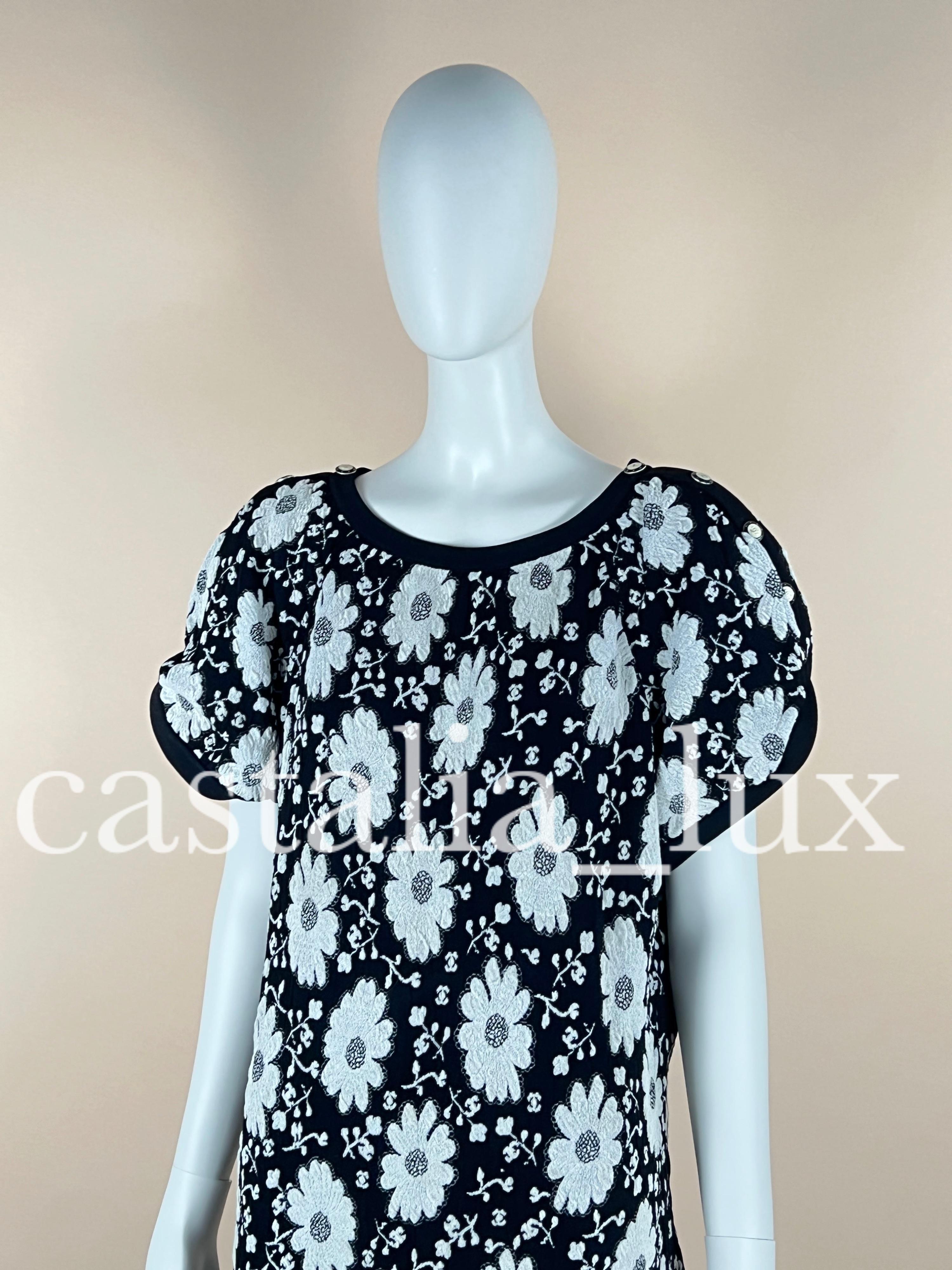 Chanel CC Logo Camelia Relaxed Dress For Sale 2